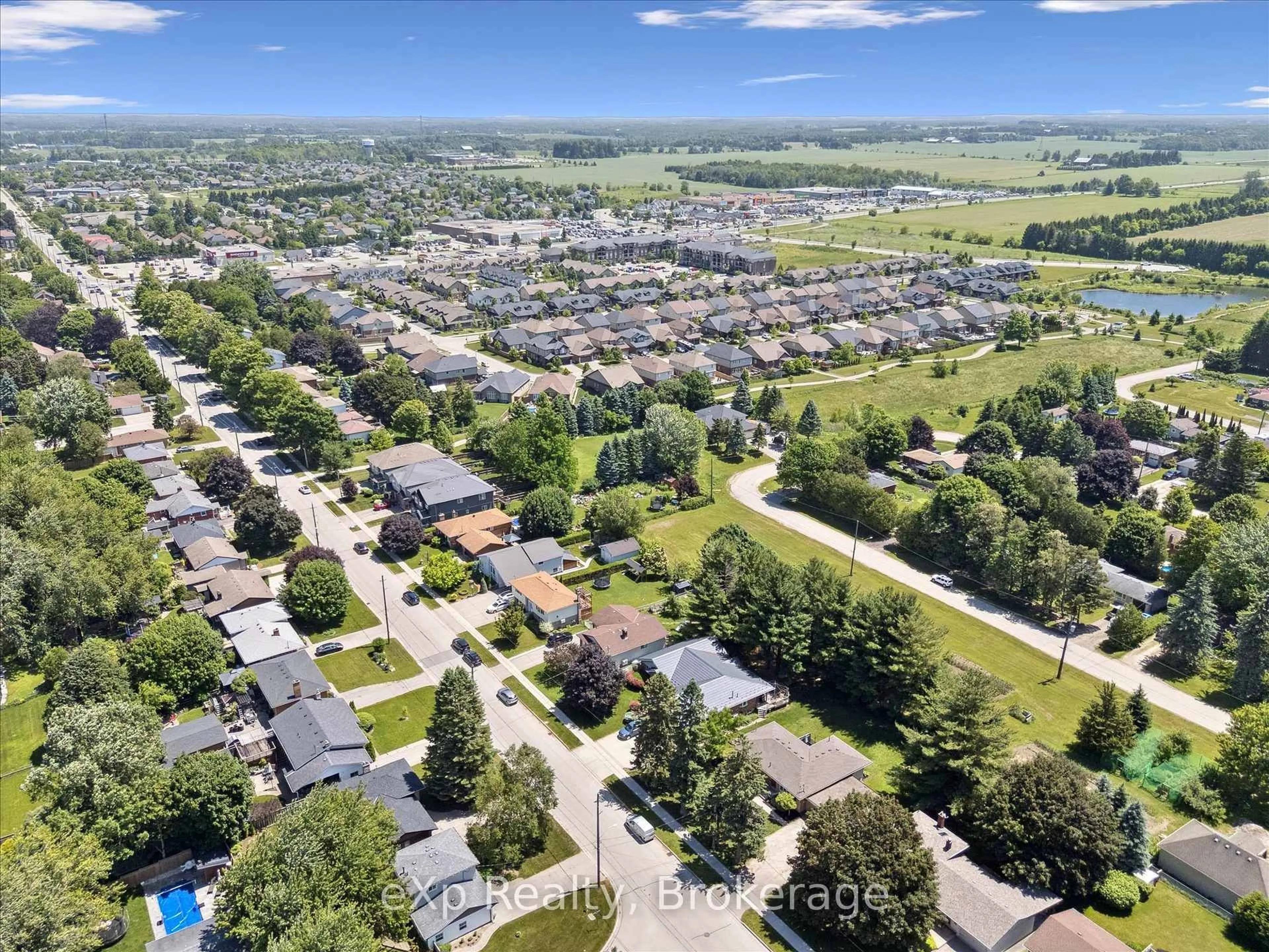 A pic from outside/outdoor area/front of a property/back of a property/a pic from drone, street for 550 Elora St, Centre Wellington Ontario N1M 1Y8