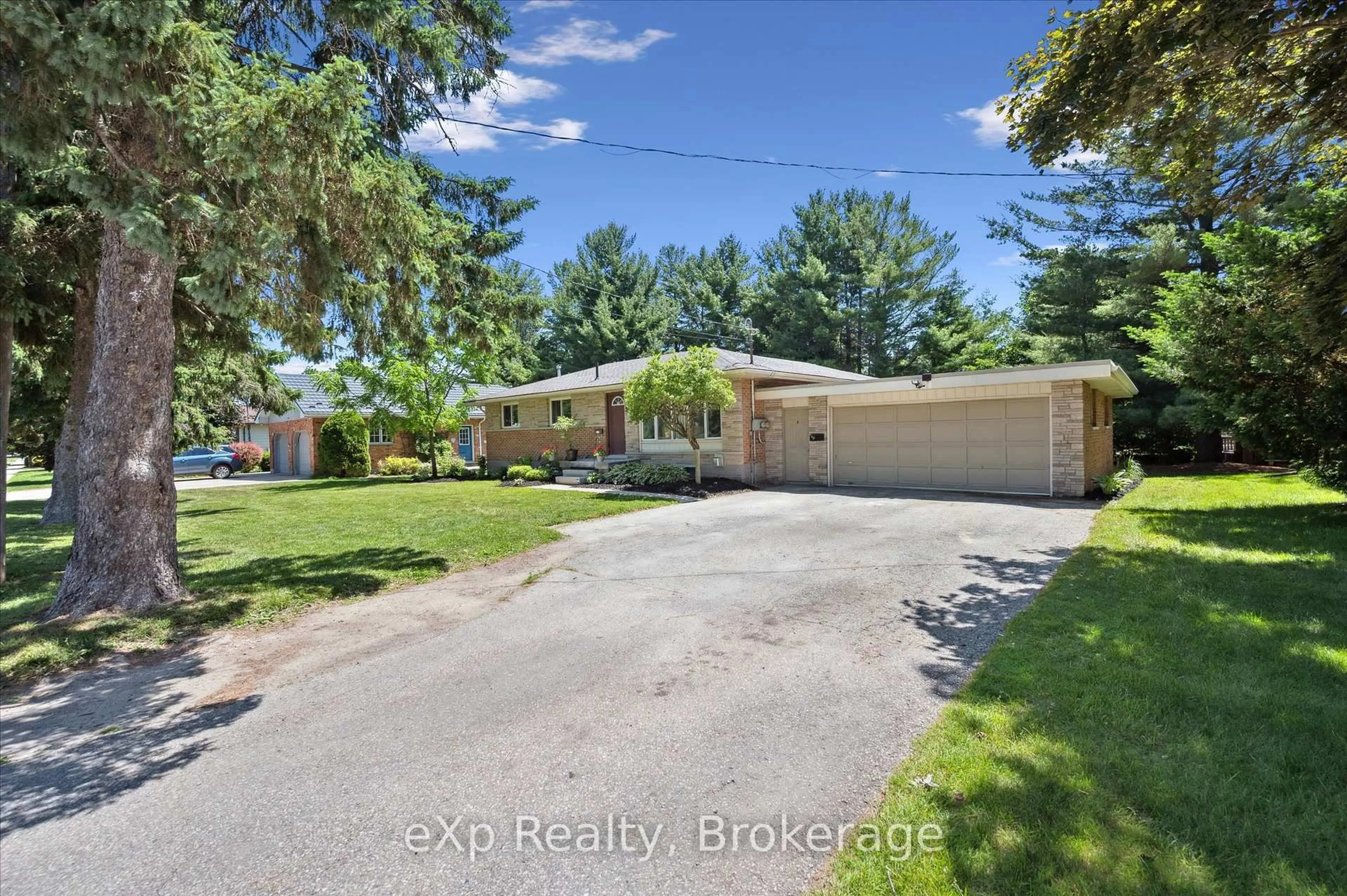 A pic from outside/outdoor area/front of a property/back of a property/a pic from drone, street for 550 Elora St, Centre Wellington Ontario N1M 1Y8