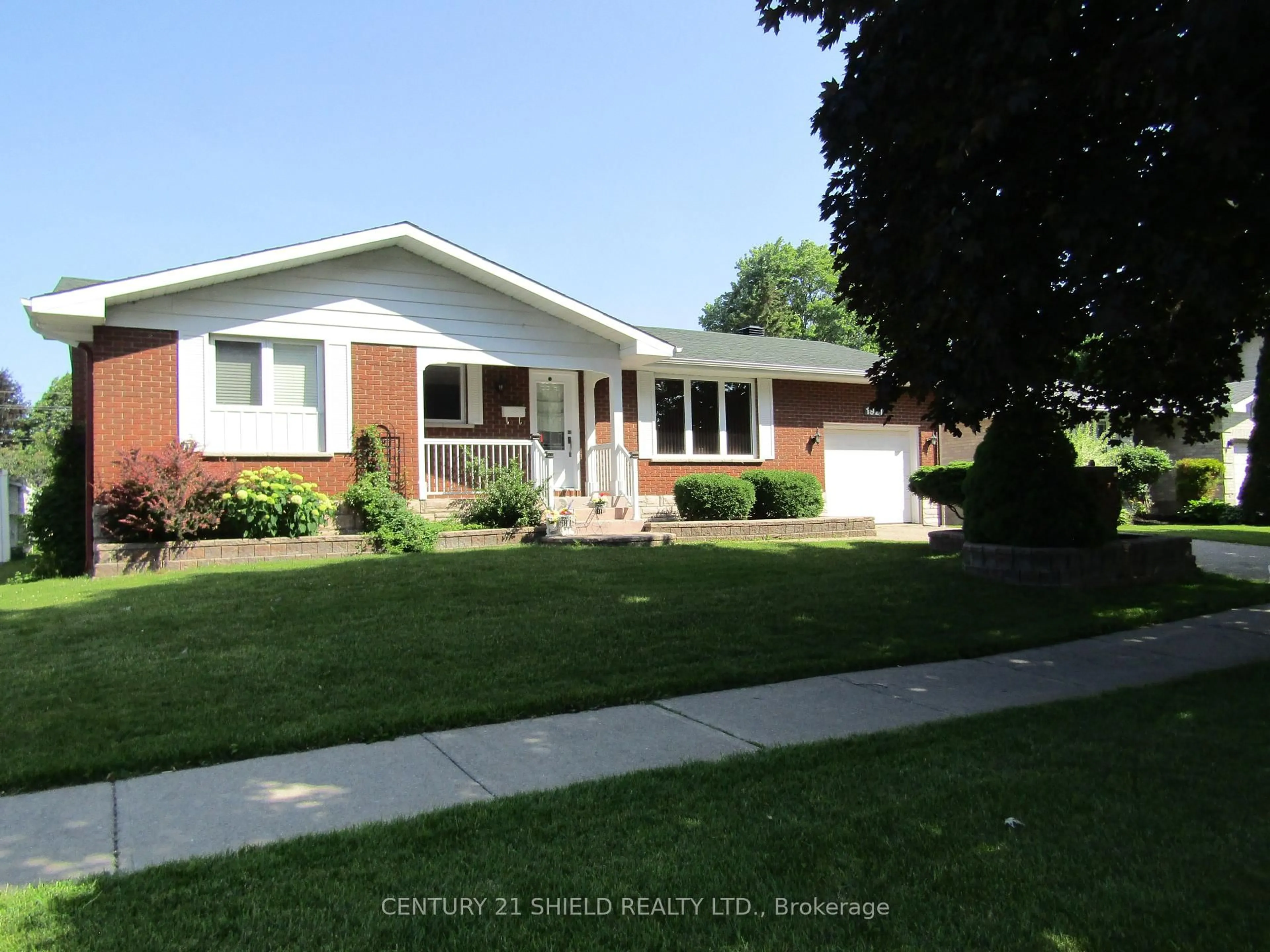 Home with vinyl exterior material, street for 1921 Concorde Ave, Cornwall Ontario K6H 6M3