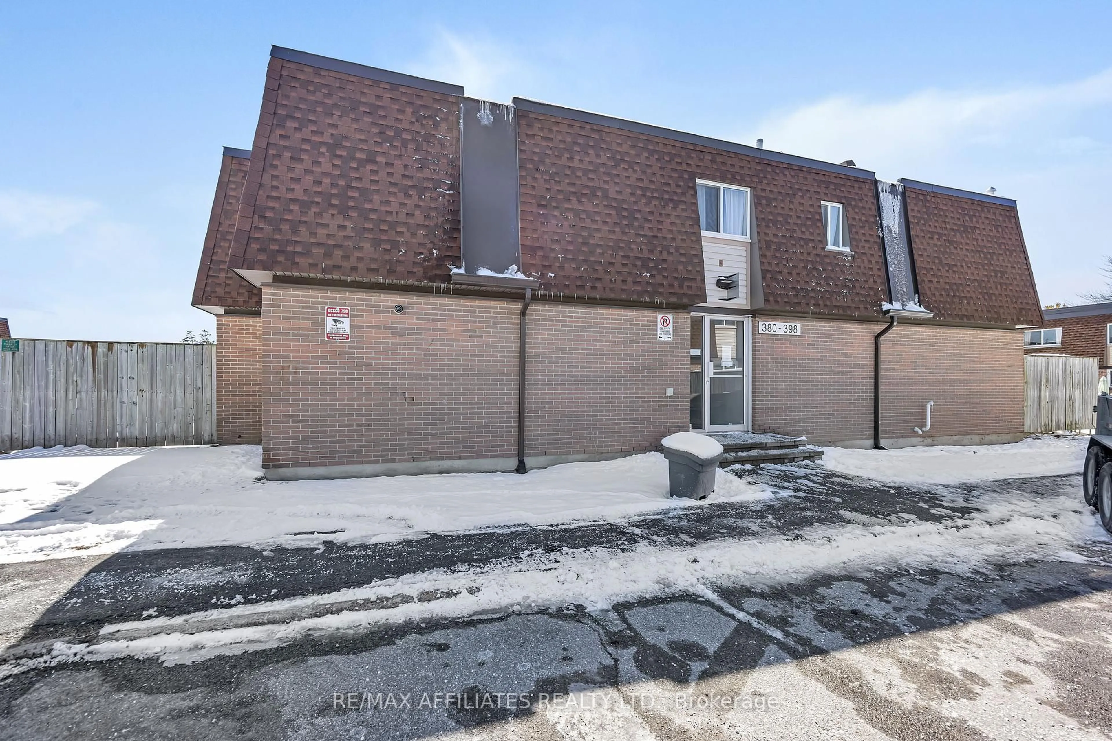 A pic from outside/outdoor area/front of a property/back of a property/a pic from drone, street for 392 Garden Glen Private #67, Ottawa Ontario K2G 1E4