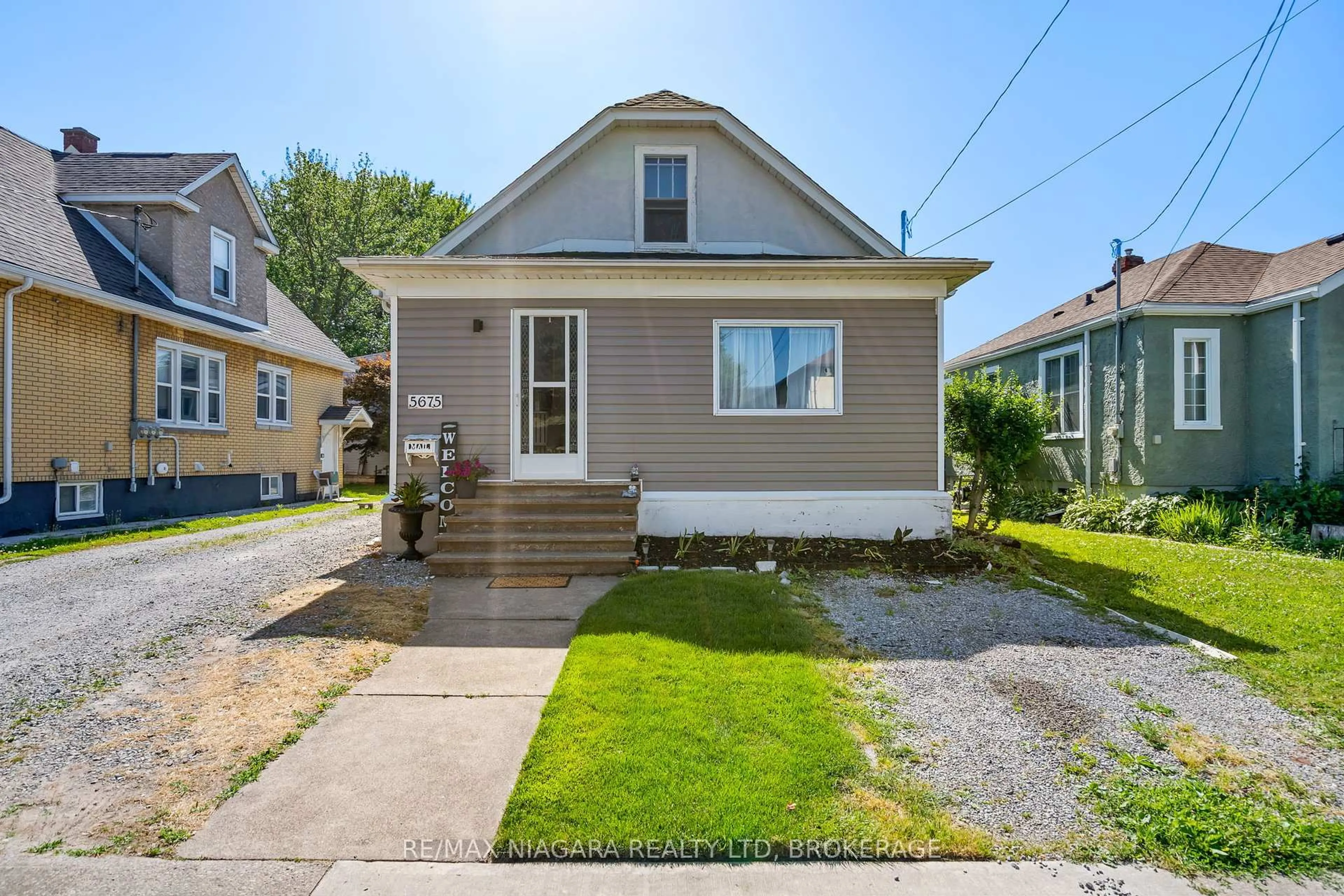 Home with vinyl exterior material, street for 5675 Temperance Ave, Niagara Falls Ontario L2G 4A6