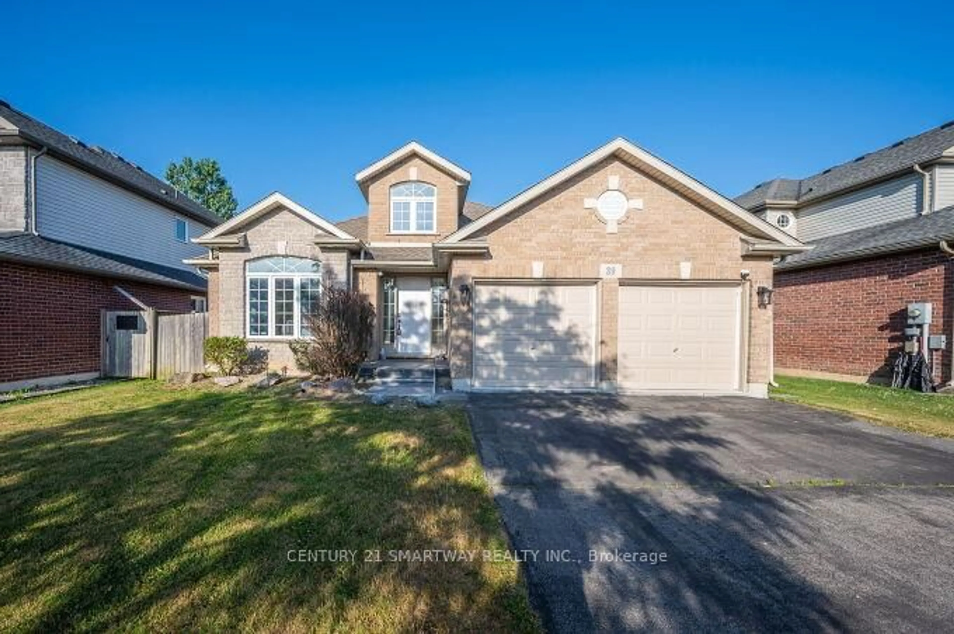 Home with brick exterior material, street for 39 Hillsdale Rd, Welland Ontario L3C 7M4