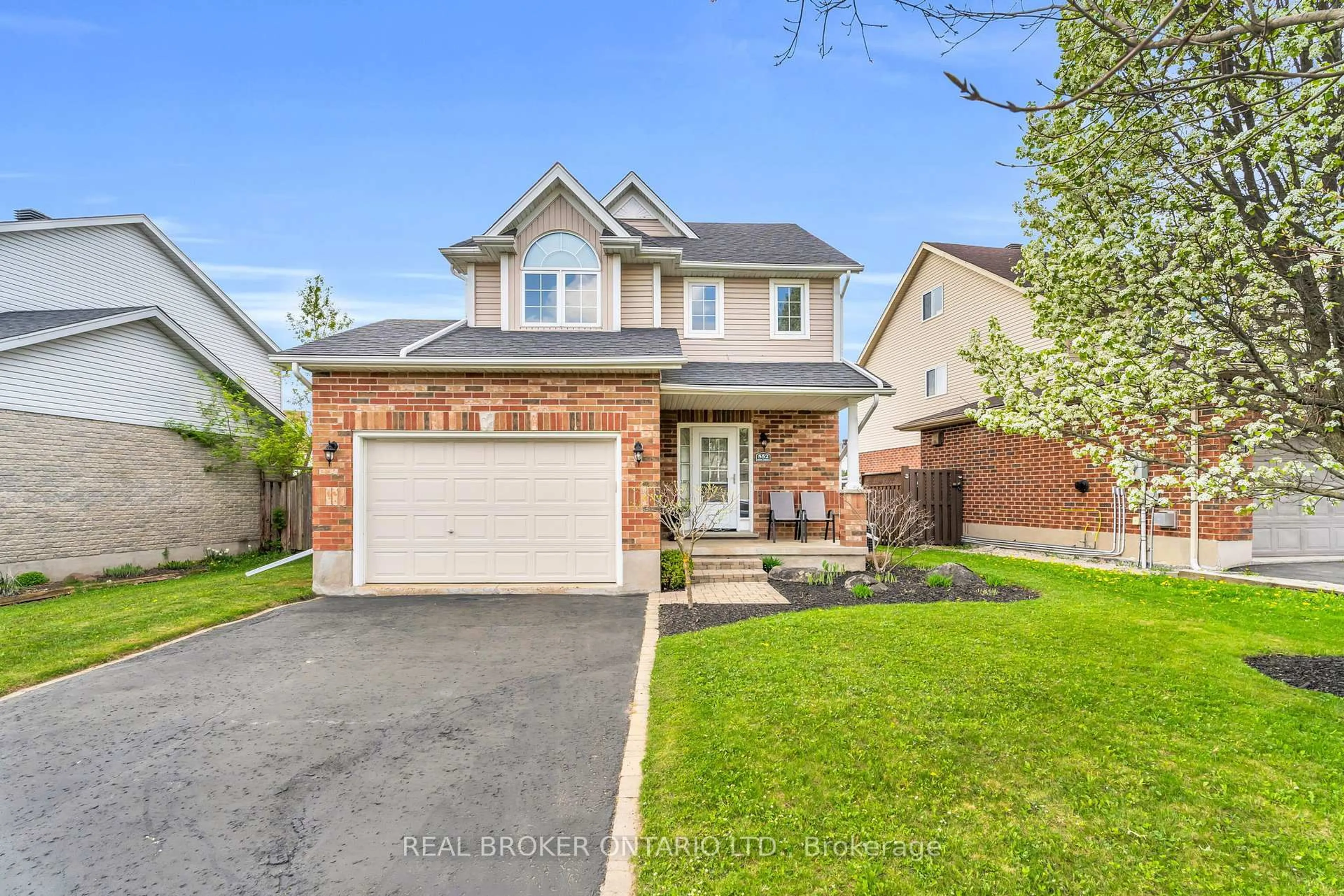 Home with brick exterior material, street for 552 Simon St, Shelburne Ontario L9V 3P6