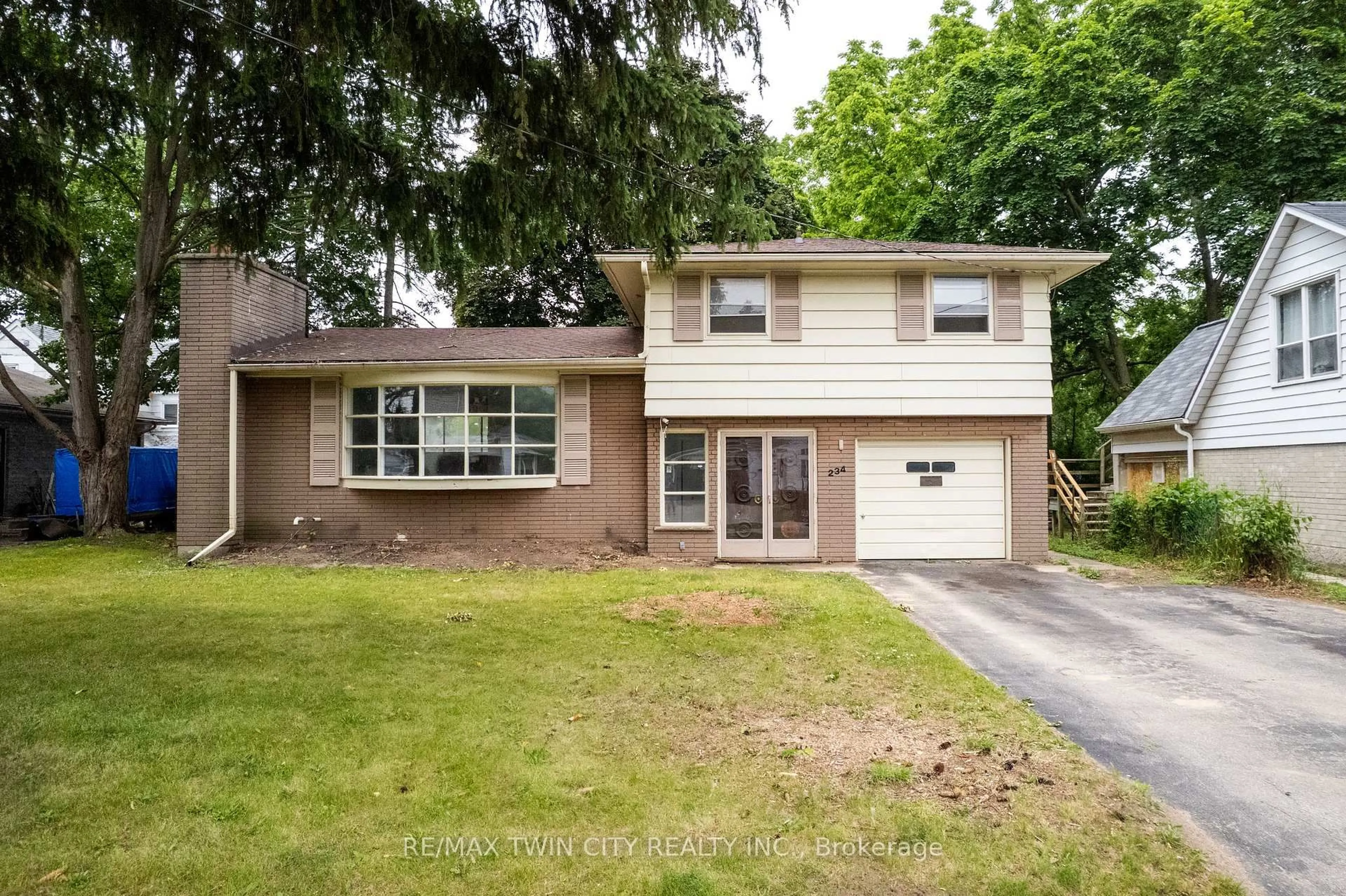 Home with vinyl exterior material, street for 234 Grand St, Brantford Ontario N3R 4C4