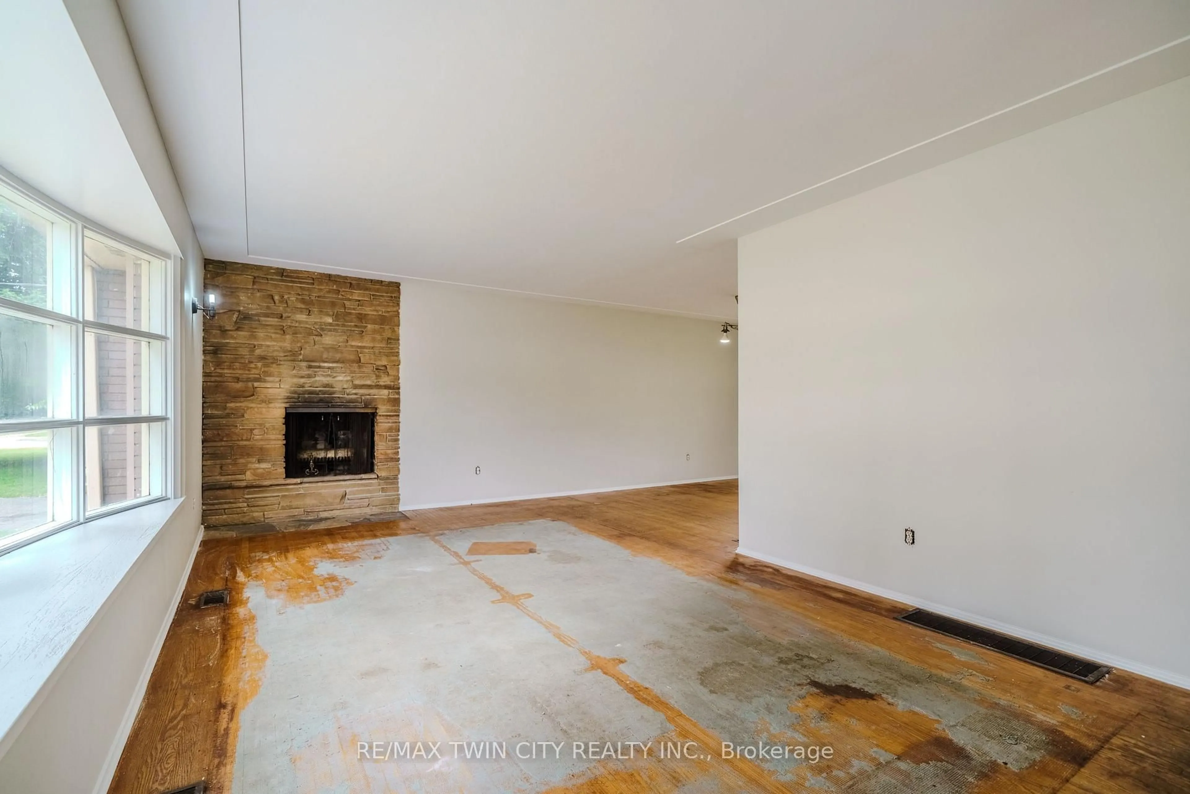 A pic of a room for 234 Grand St, Brantford Ontario N3R 4C4