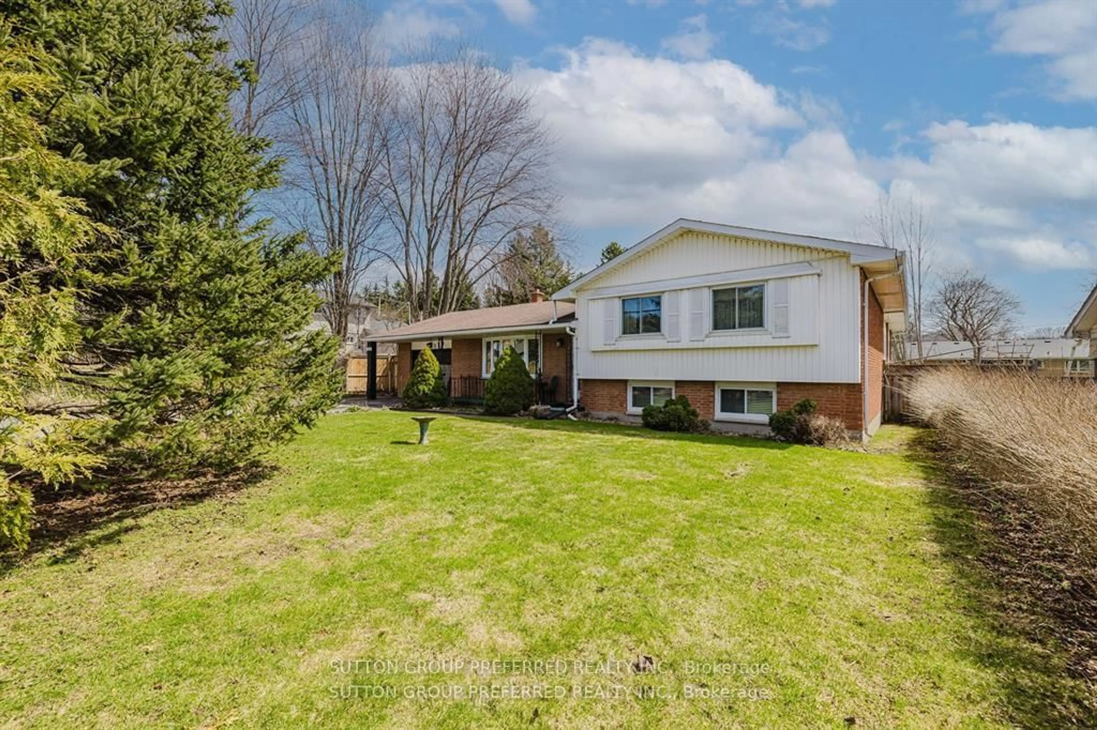 A pic from outside/outdoor area/front of a property/back of a property/a pic from drone, street for 120 Fanshawe Park Rd, London North Ontario N6G 5C4