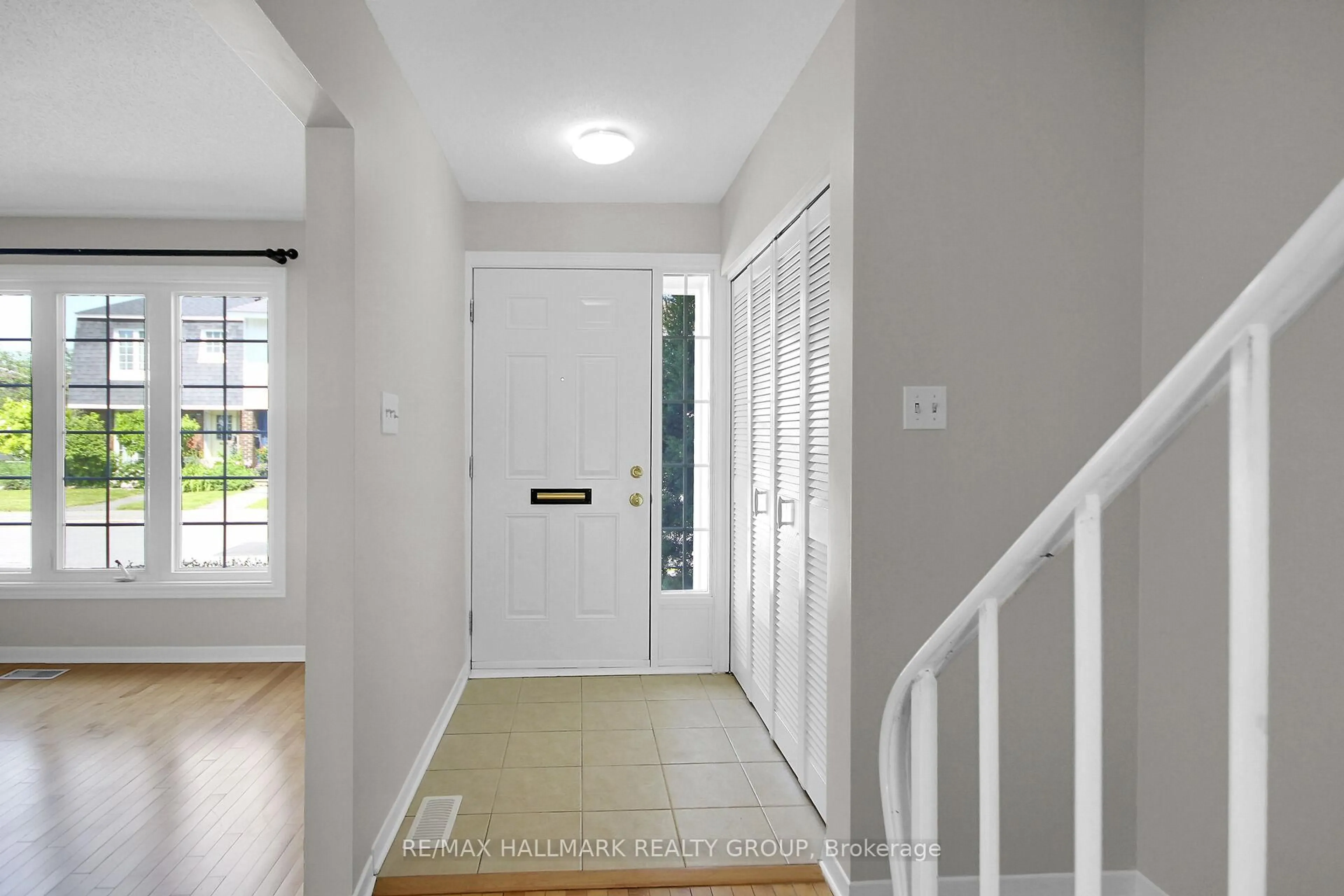 Indoor entryway for 504 Orkney Private #149, Ottawa Ontario K2C 3M7