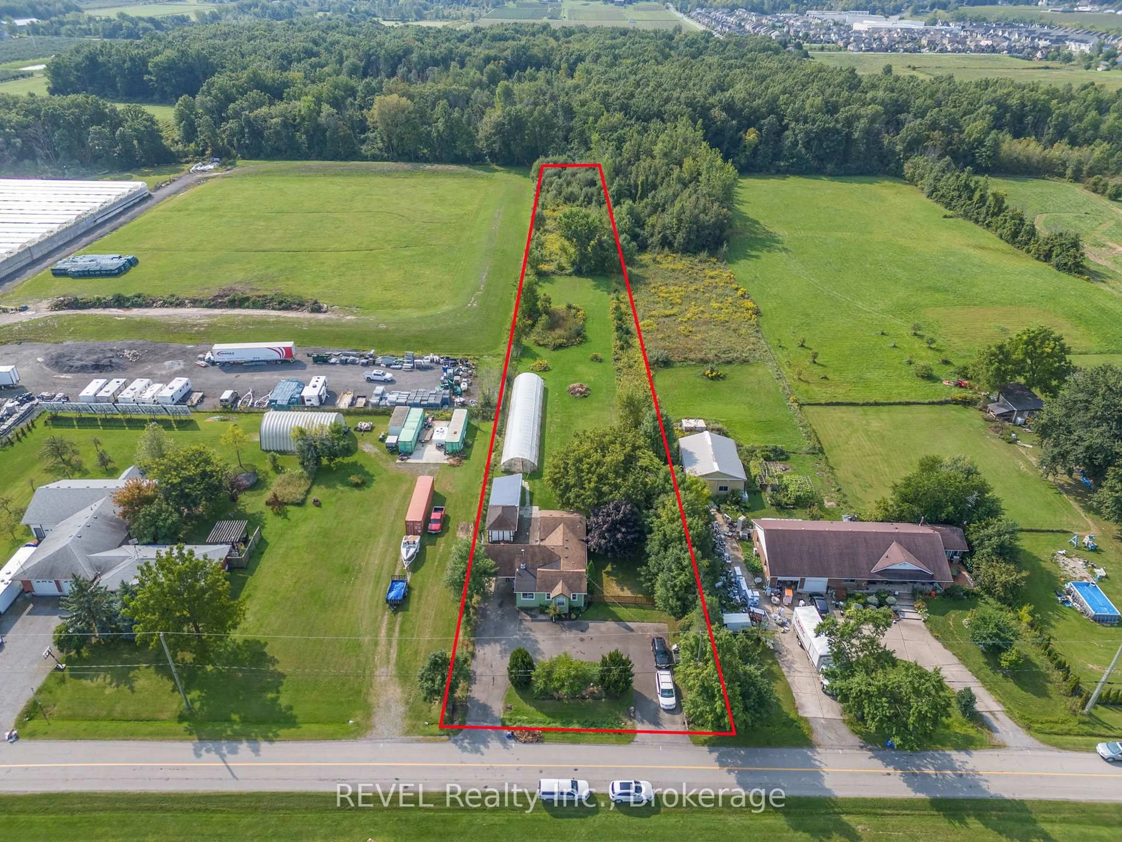A pic from outside/outdoor area/front of a property/back of a property/a pic from drone, unknown for 1031 Line 8 Rd, Niagara-on-the-Lake Ontario L0S 1J0