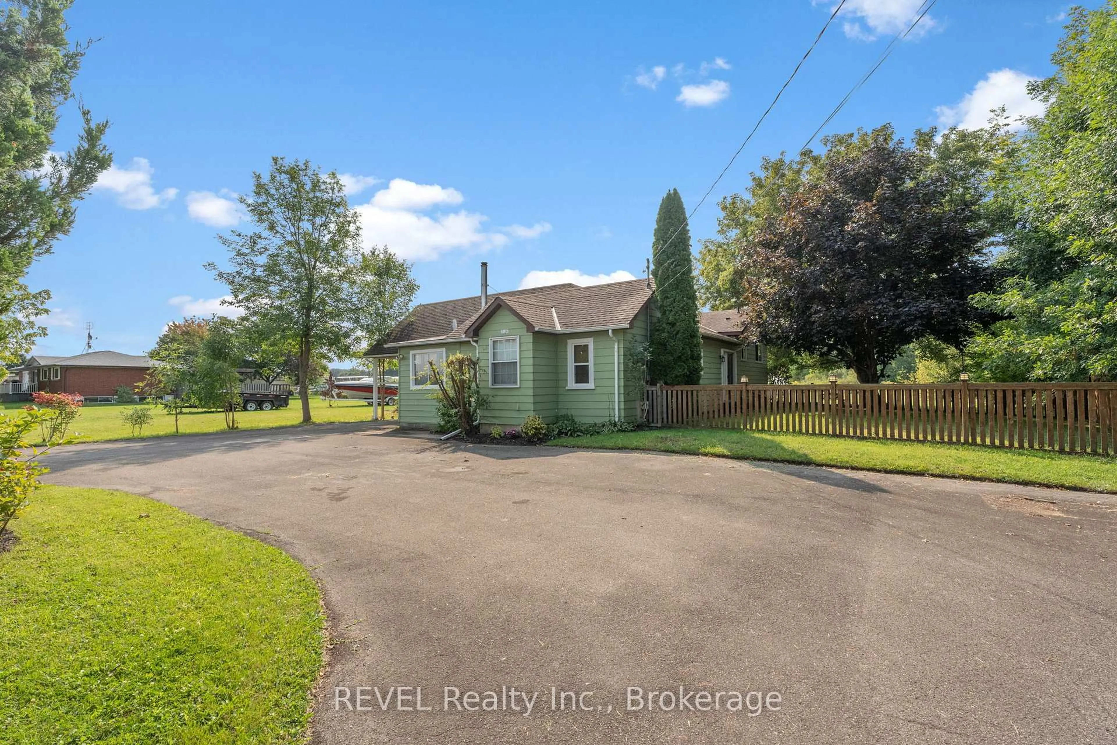 A pic from outside/outdoor area/front of a property/back of a property/a pic from drone, street for 1031 Line 8 Rd, Niagara-on-the-Lake Ontario L0S 1J0