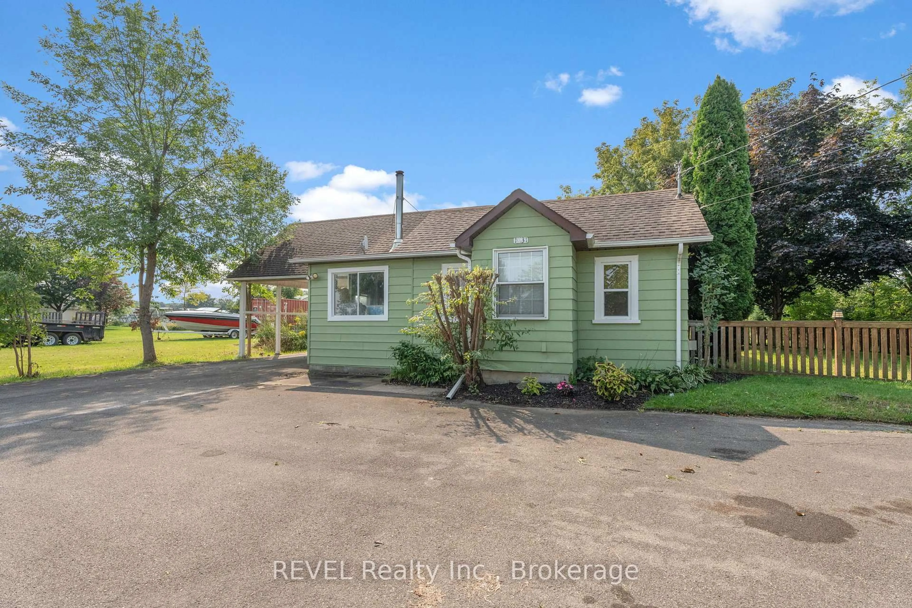 A pic from outside/outdoor area/front of a property/back of a property/a pic from drone, street for 1031 Line 8 Rd, Niagara-on-the-Lake Ontario L0S 1J0