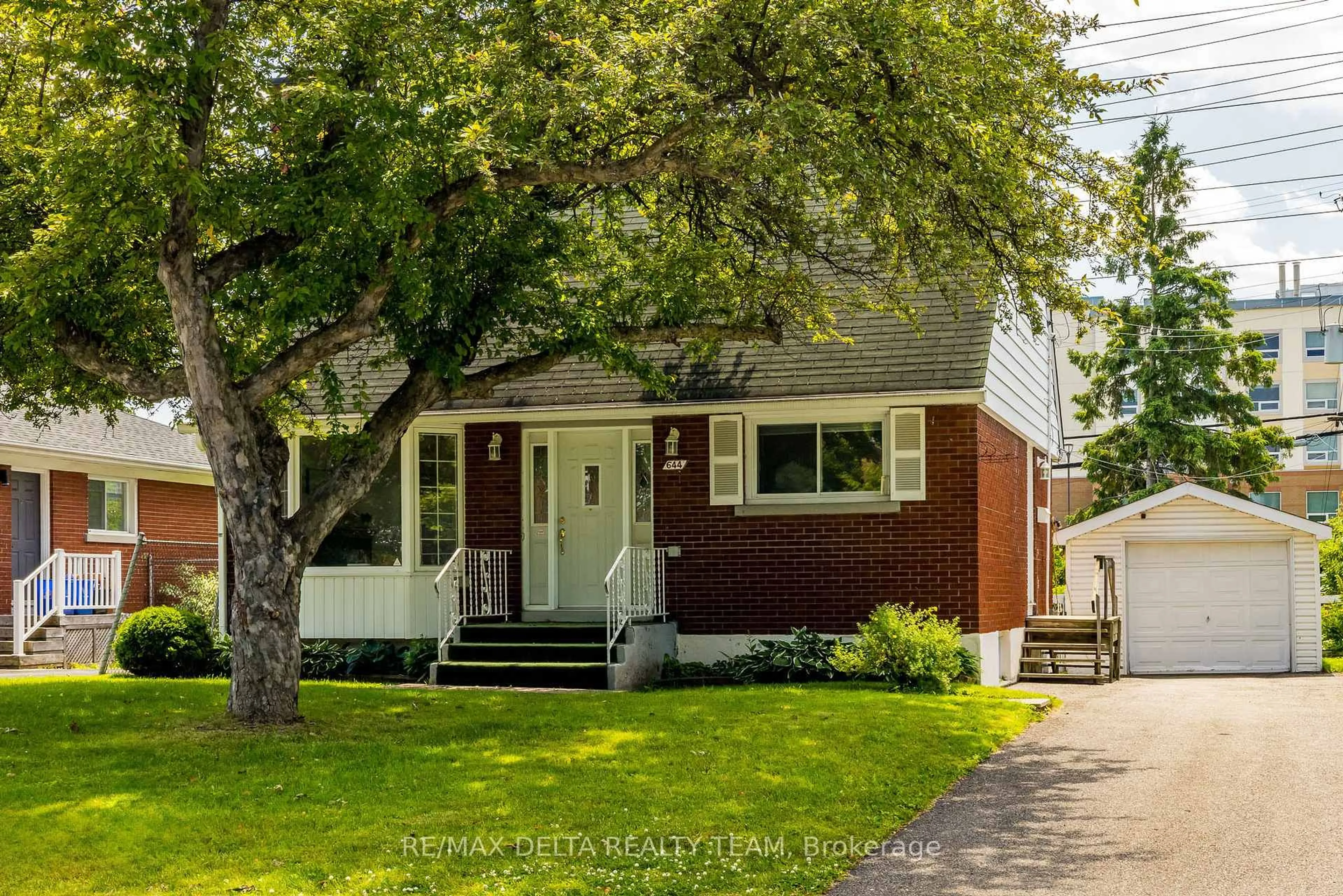 Home with vinyl exterior material, street for 644 Browning Ave, Ottawa Ontario K1G 0T9