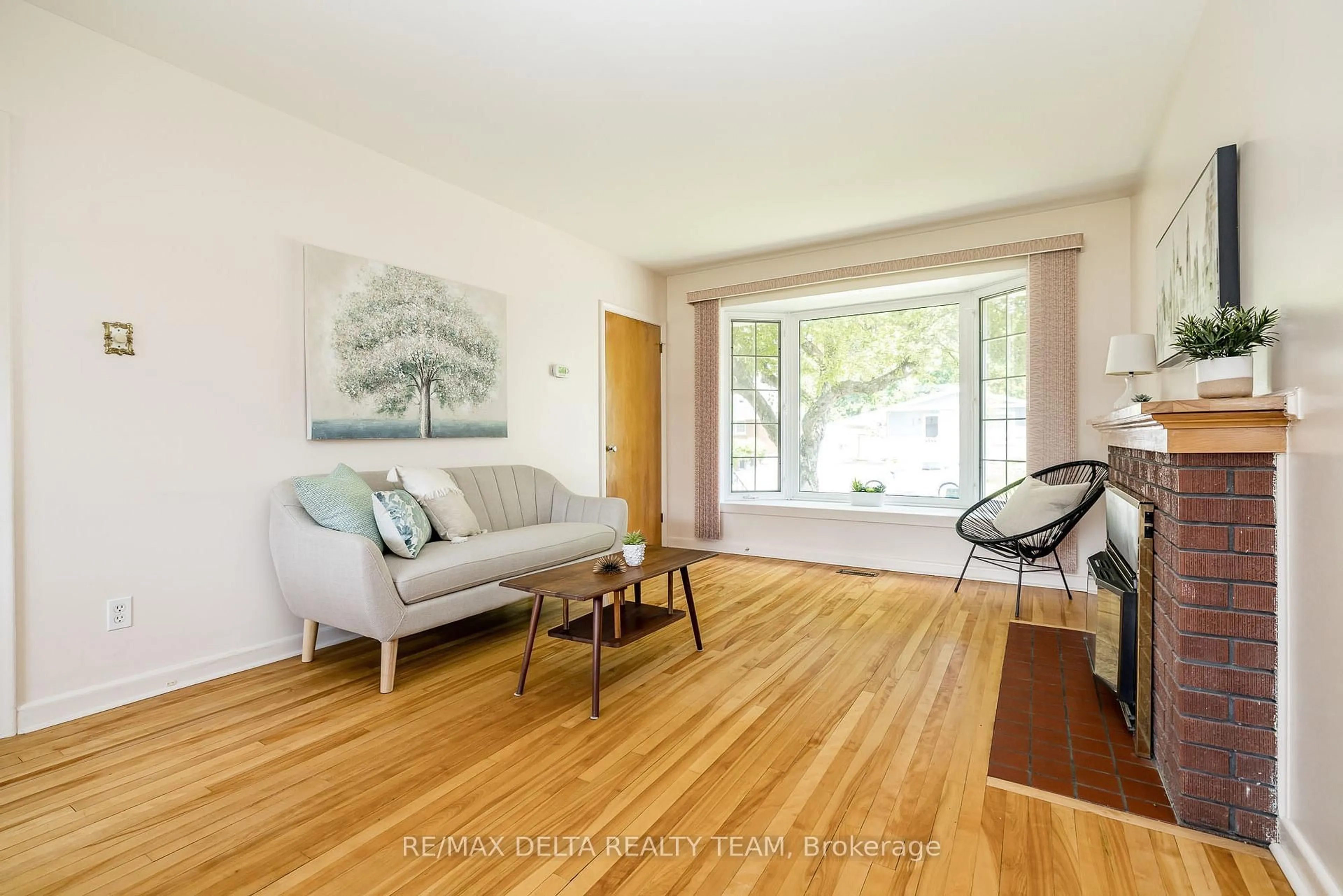 Living room with furniture, wood/laminate floor for 644 Browning Ave, Ottawa Ontario K1G 0T9