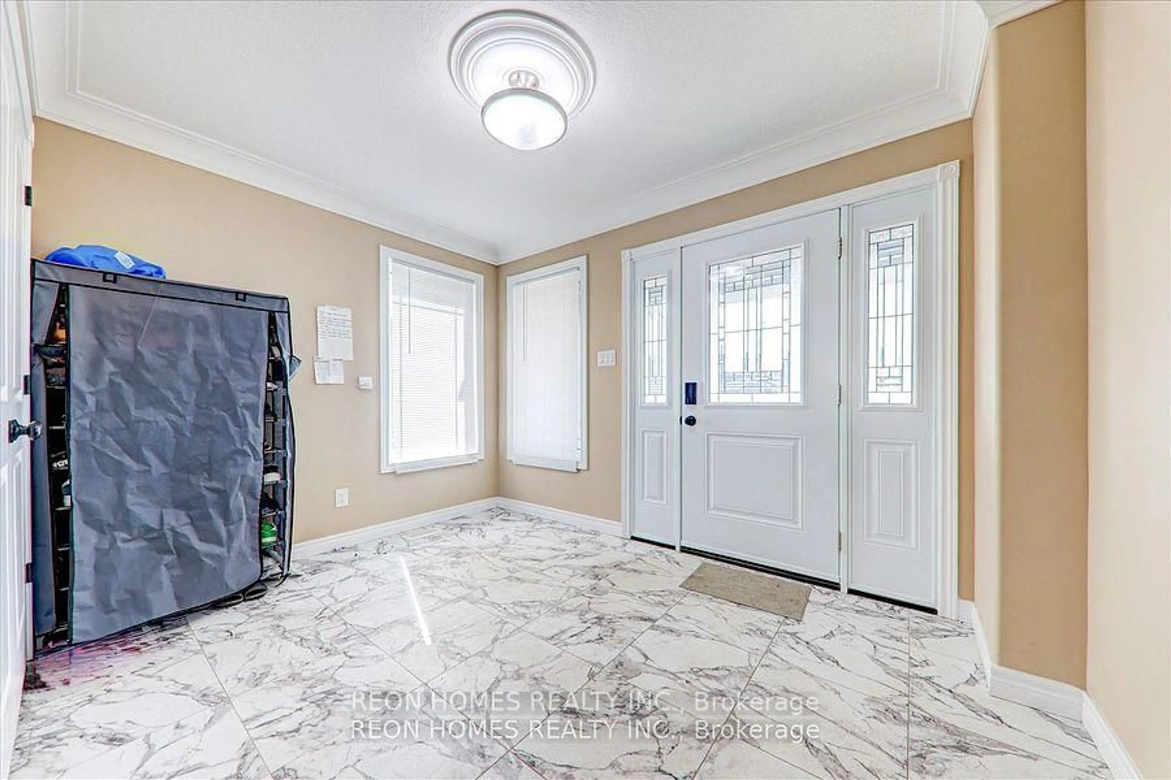 Indoor entryway for 42 York Dr, Peterborough North Ontario K9H 5B9