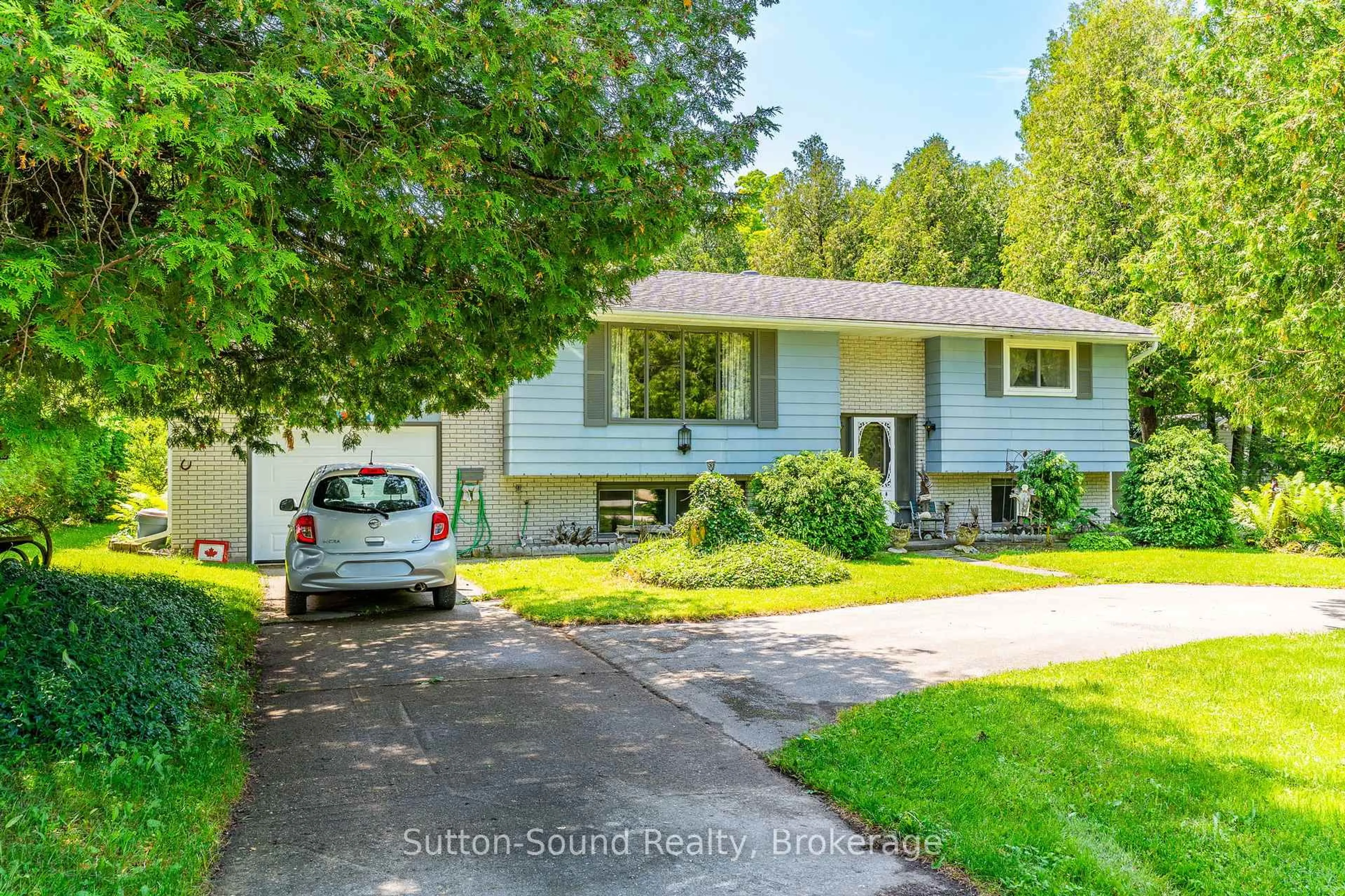 Home with vinyl exterior material, street for 17 Front St, South Bruce Peninsula Ontario N0H 1P0