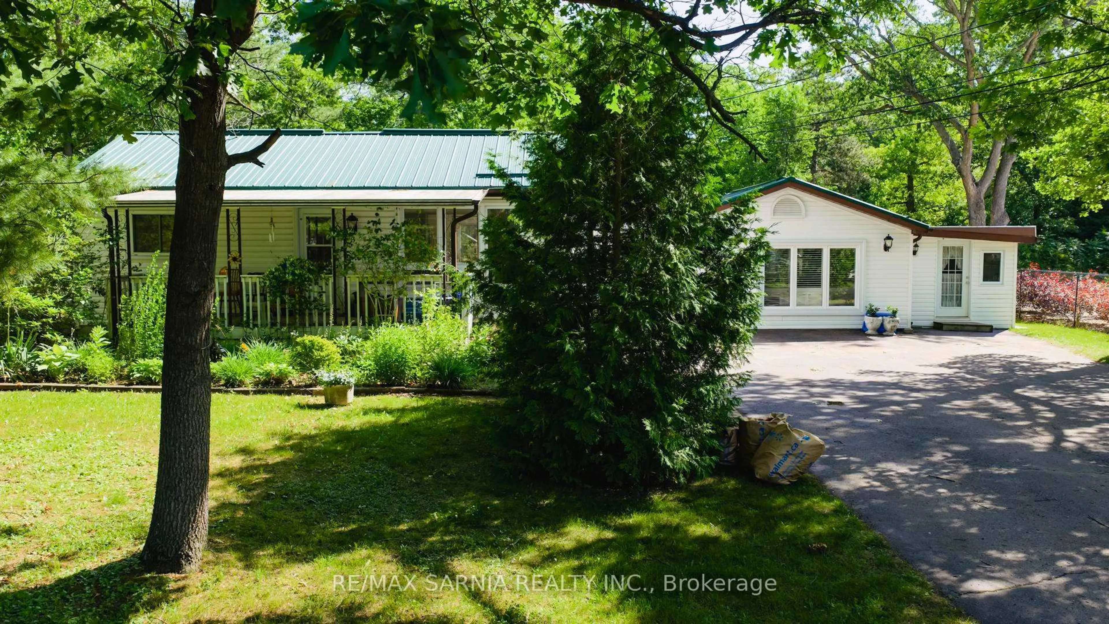 A pic from outside/outdoor area/front of a property/back of a property/a pic from drone, unknown for 10148 PORT FRANKS ESTATES Dr, Lambton Shores Ontario N0M 2L0