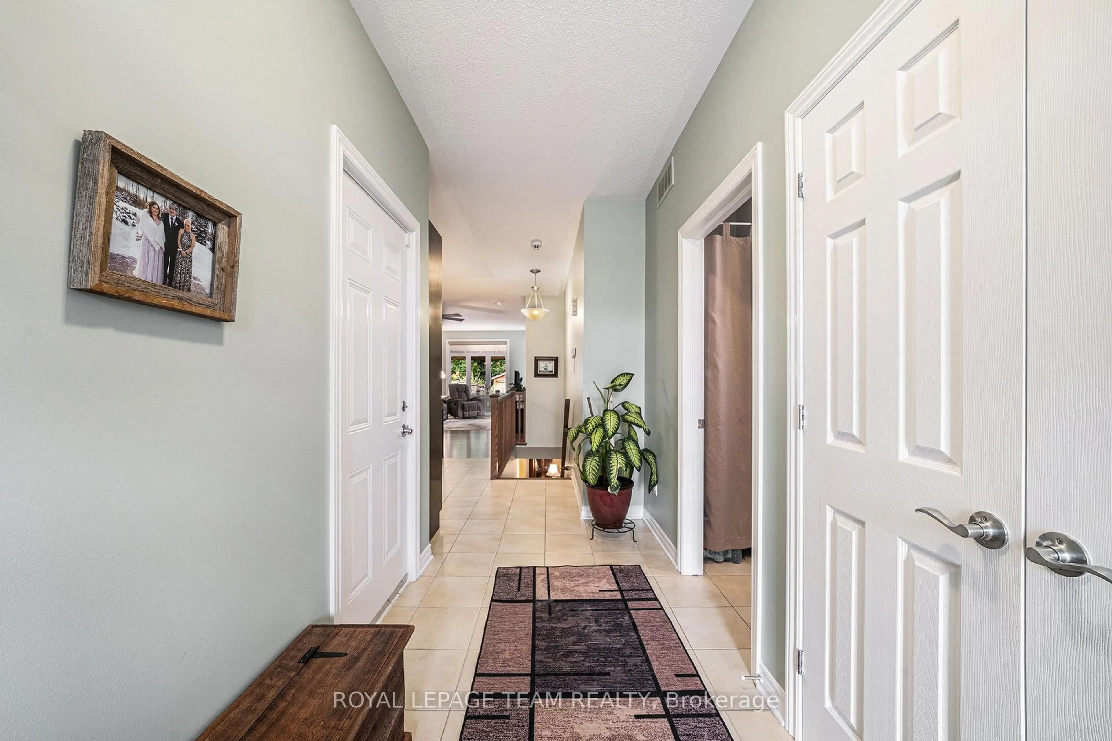 Indoor entryway for 129 Tradewinds Cres, North Grenville Ontario K0G 1J0
