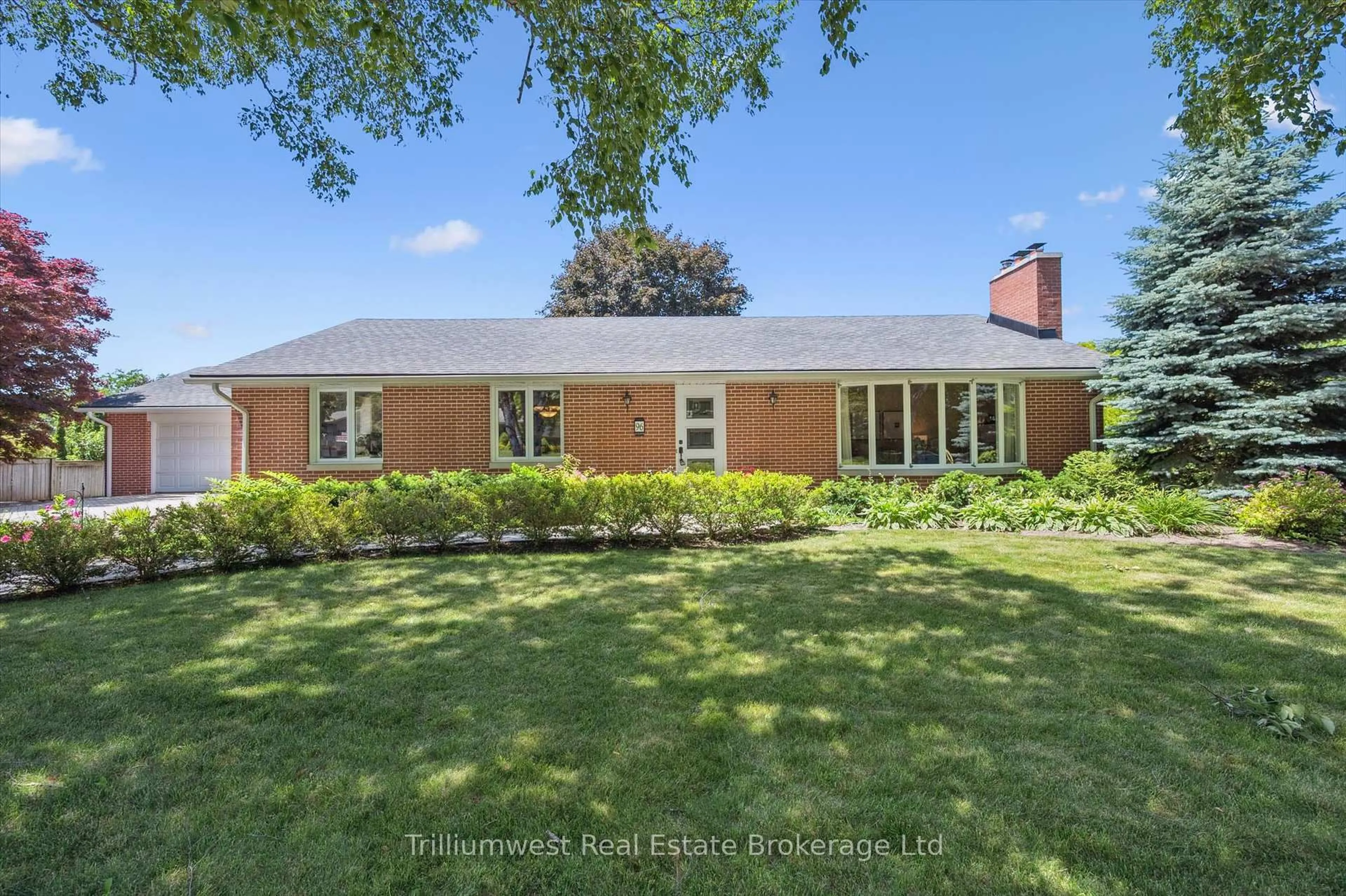 A pic from outside/outdoor area/front of a property/back of a property/a pic from drone, unknown for 96 Callander Dr, Guelph Ontario N1E 4H8