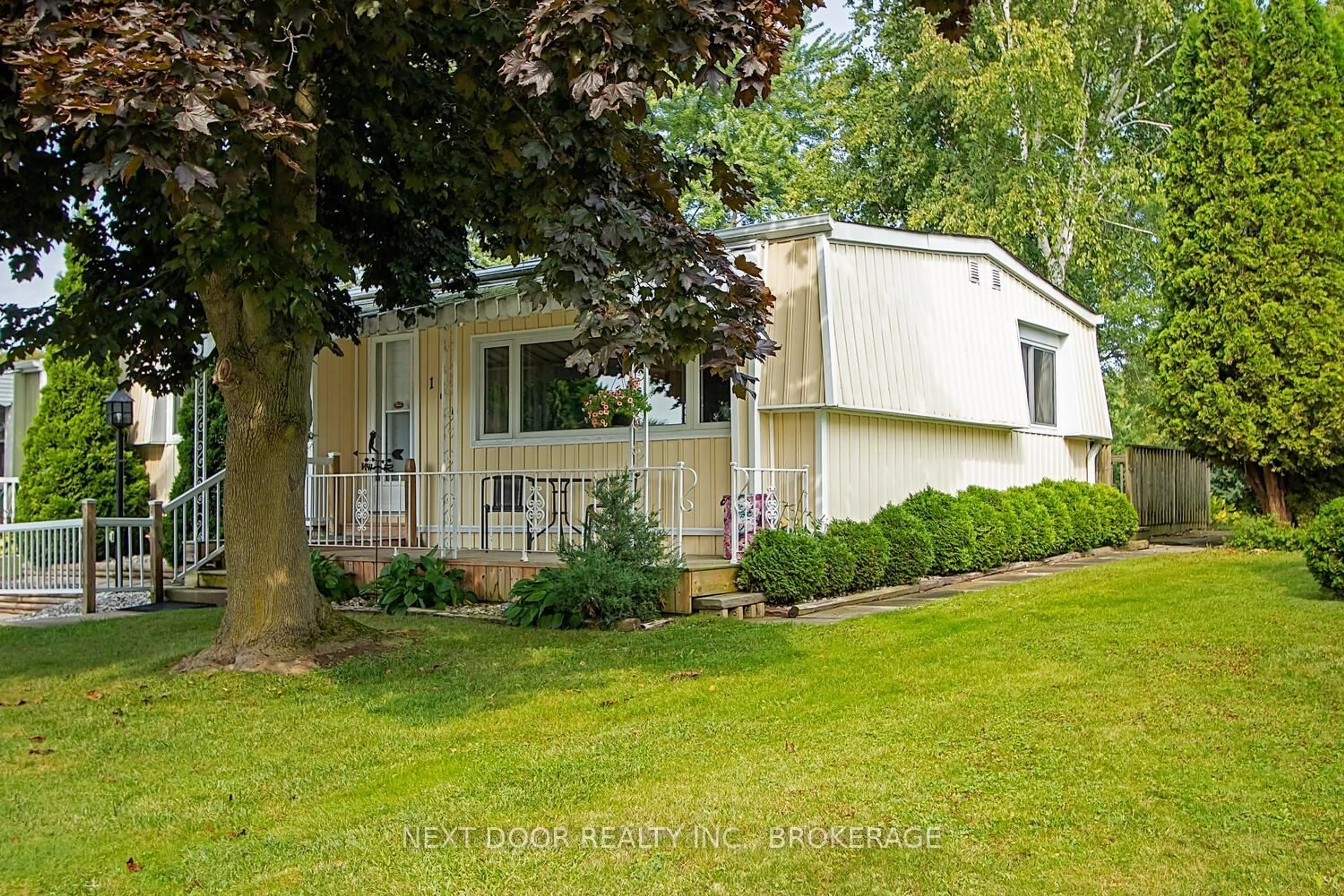 A pic from outside/outdoor area/front of a property/back of a property/a pic from drone, street for 199 Pebble Beach Pkwy, South Huron Ontario N0M 1T0