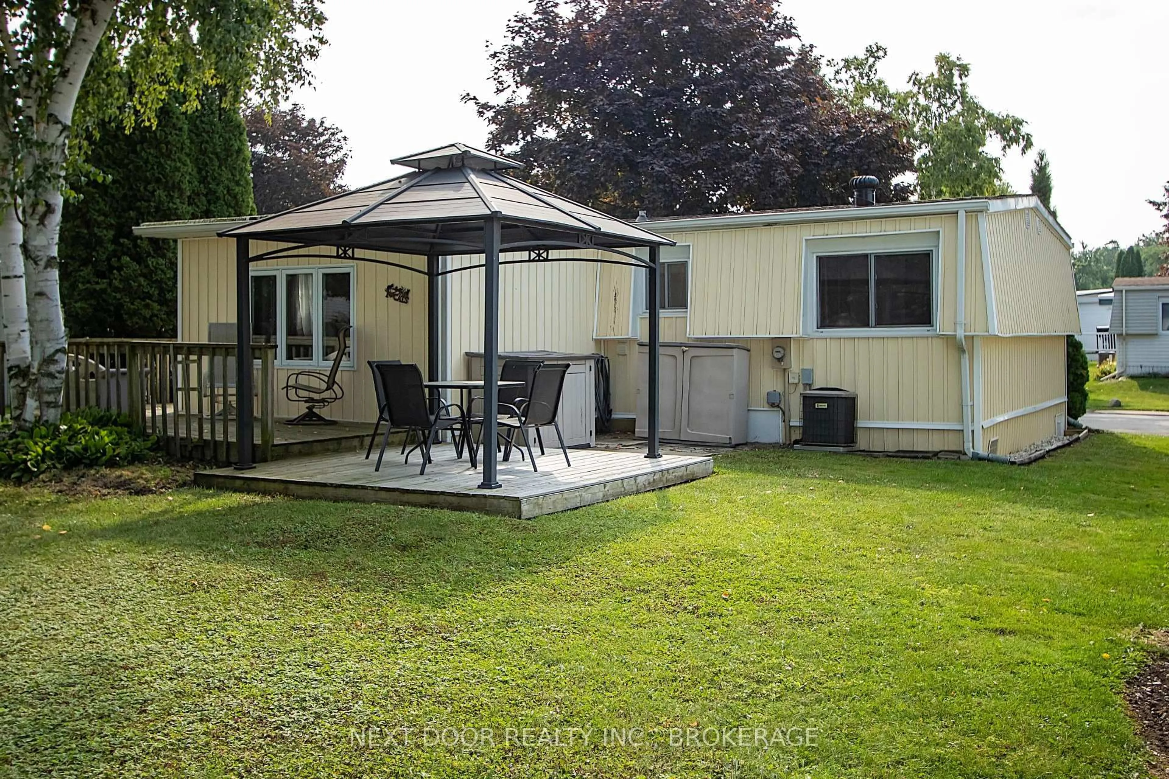 Patio, street for 199 Pebble Beach Pkwy, South Huron Ontario N0M 1T0