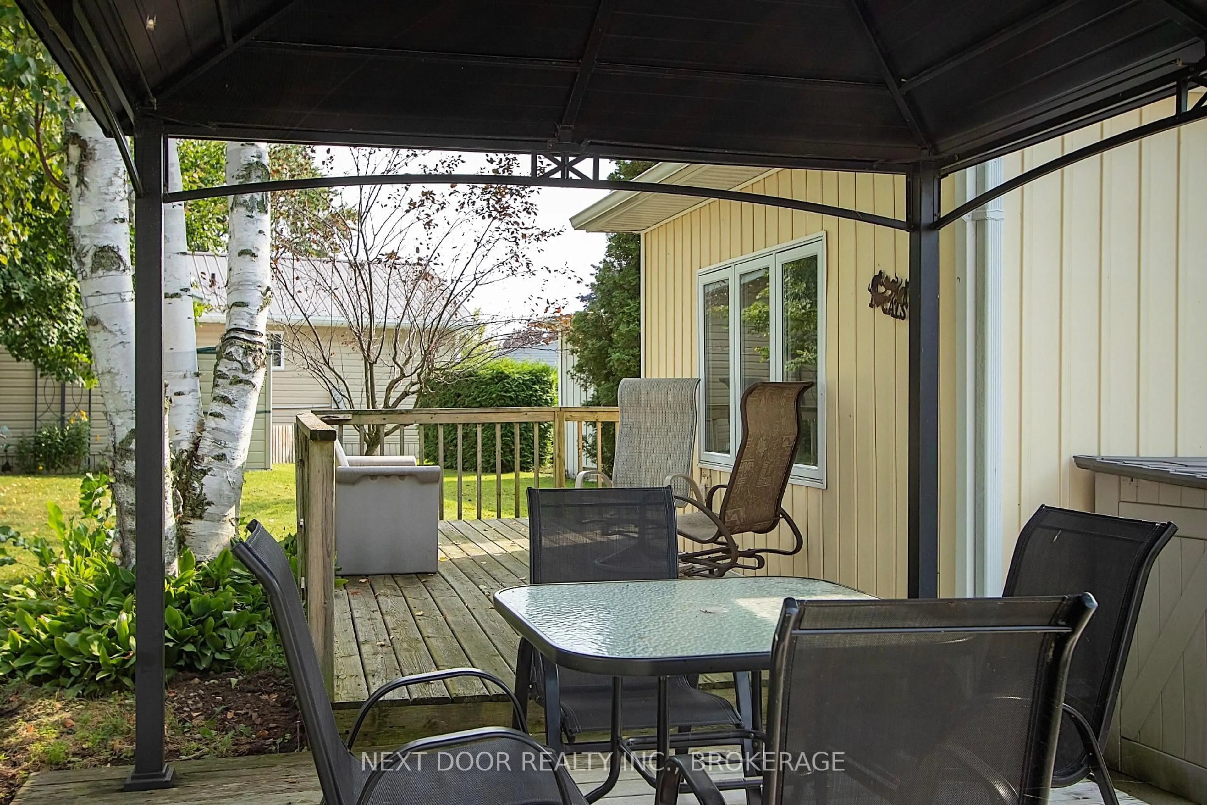 Patio, street for 199 Pebble Beach Pkwy, South Huron Ontario N0M 1T0