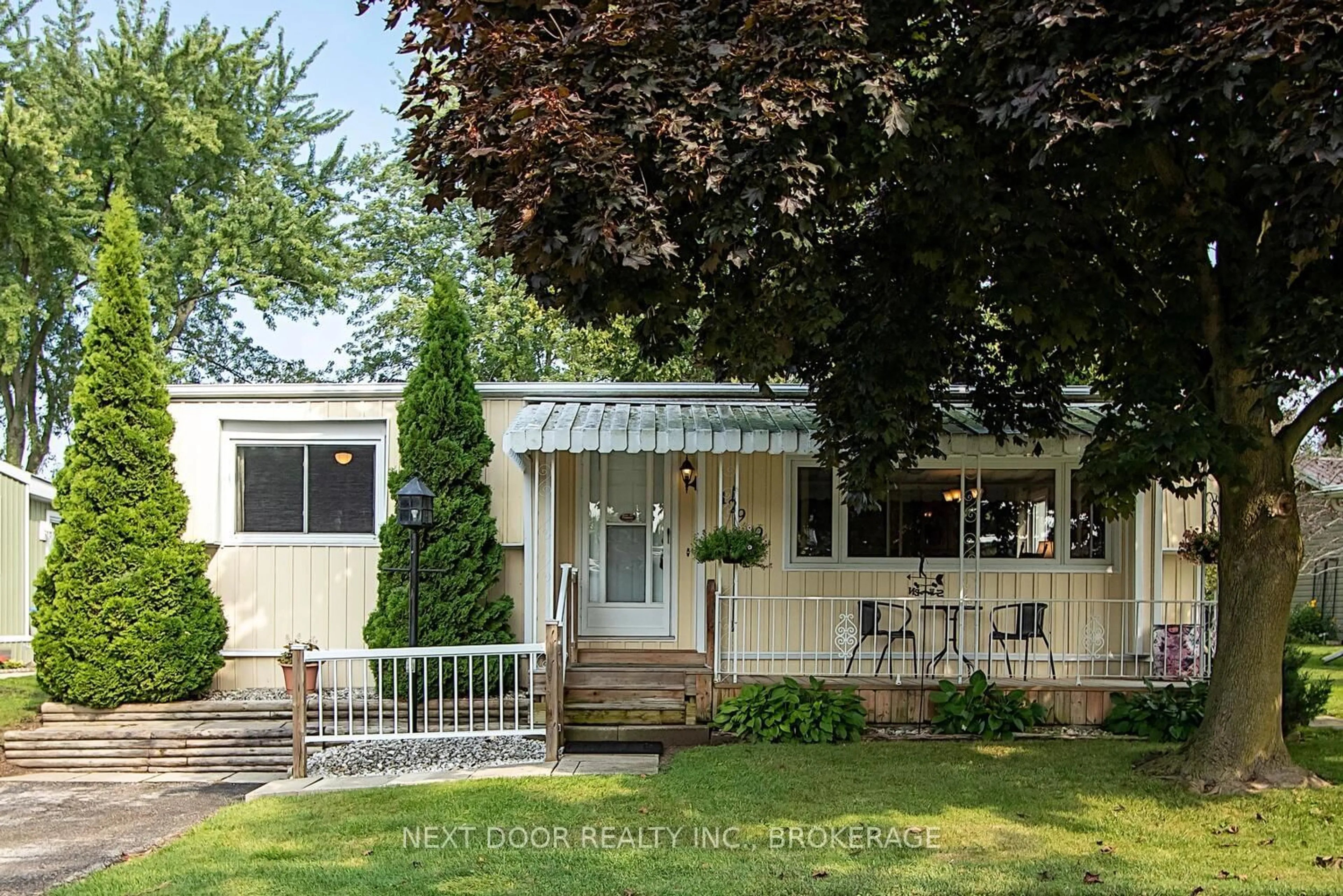 Home with vinyl exterior material, street for 199 Pebble Beach Pkwy, South Huron Ontario N0M 1T0