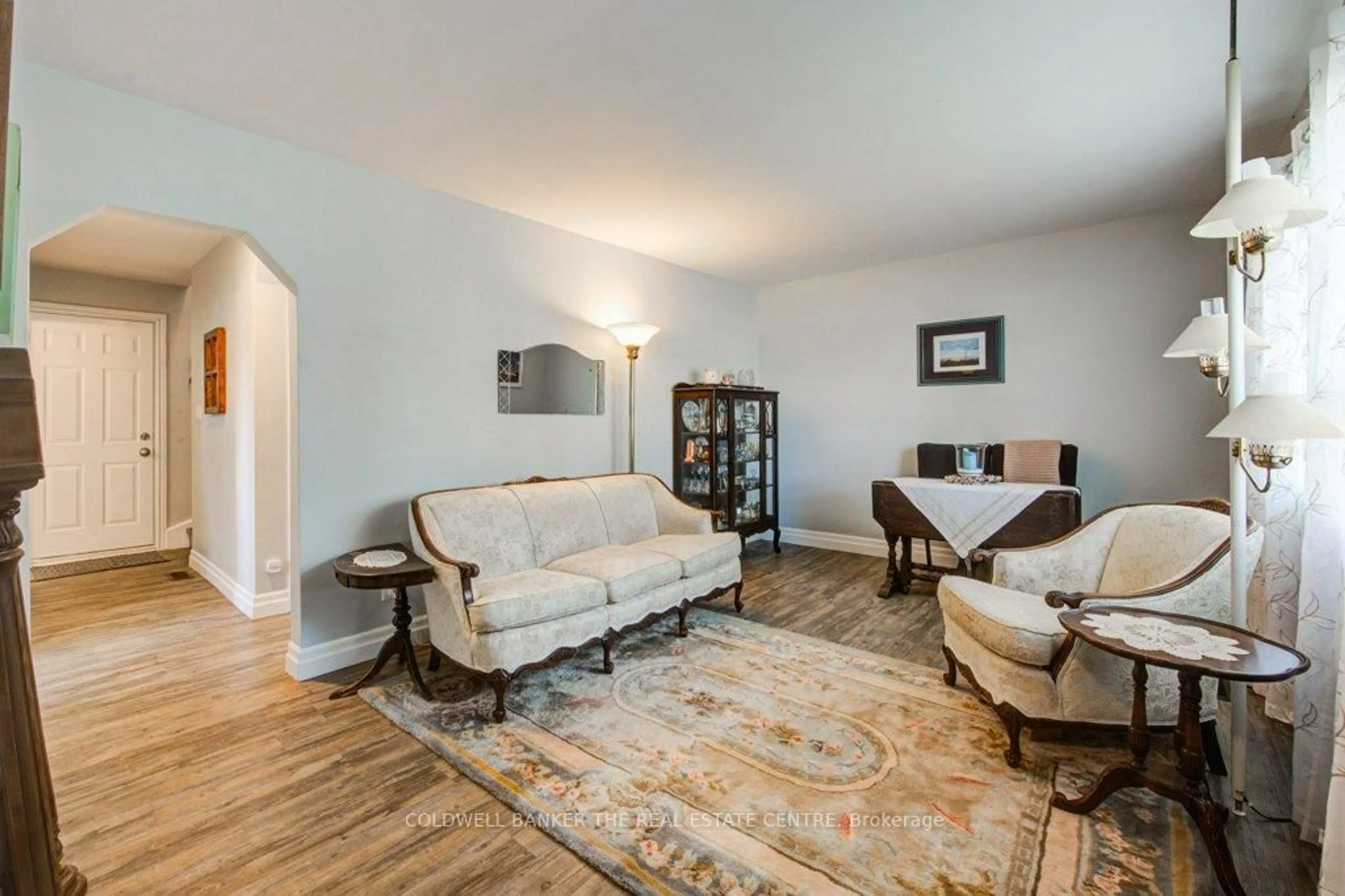 Living room with furniture, unknown for 87 DUNKIRK Dr, St. Thomas Ontario N5R 1S2