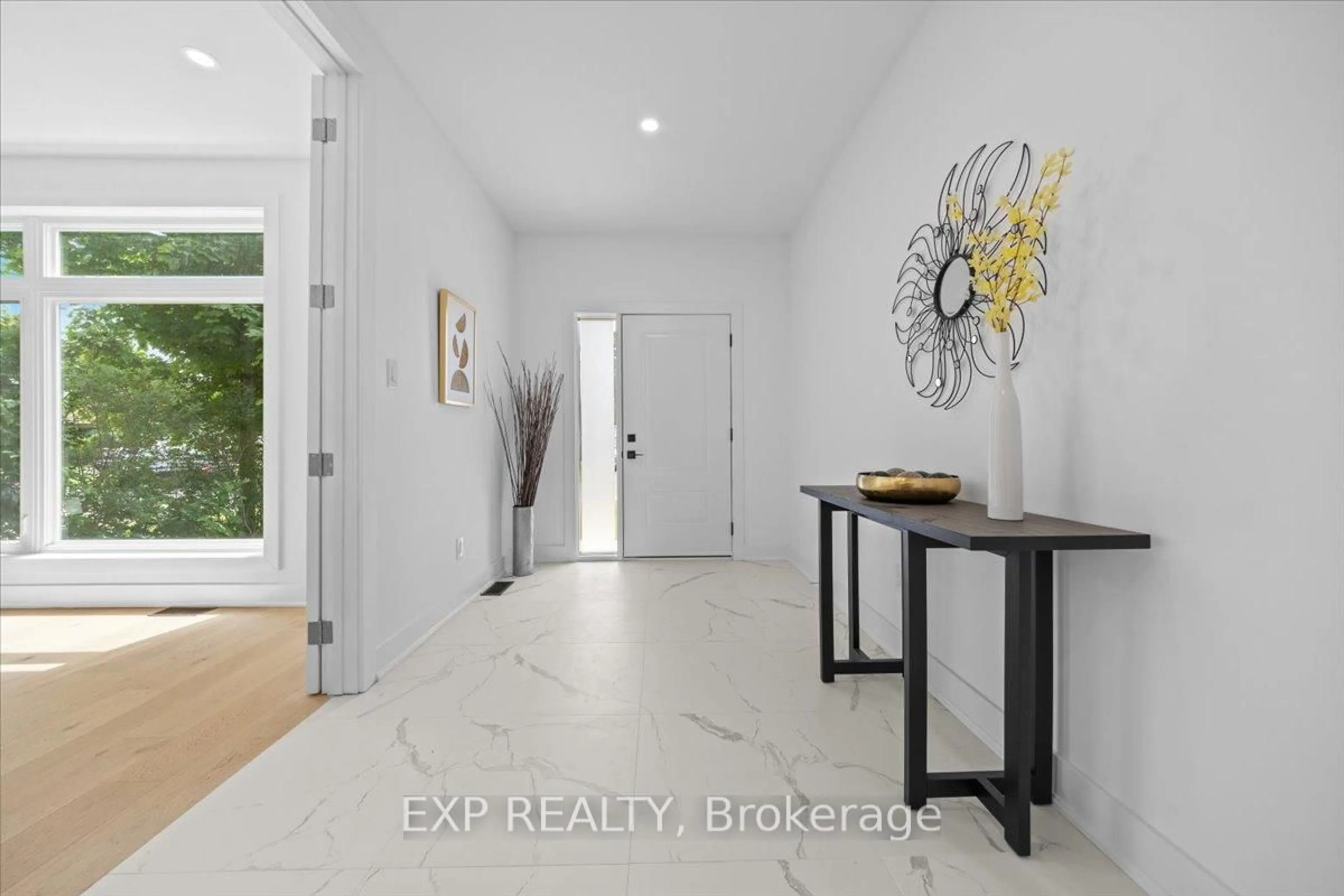 Indoor entryway for 43 St. Claire Ave, Ottawa Ontario K2G 2A1