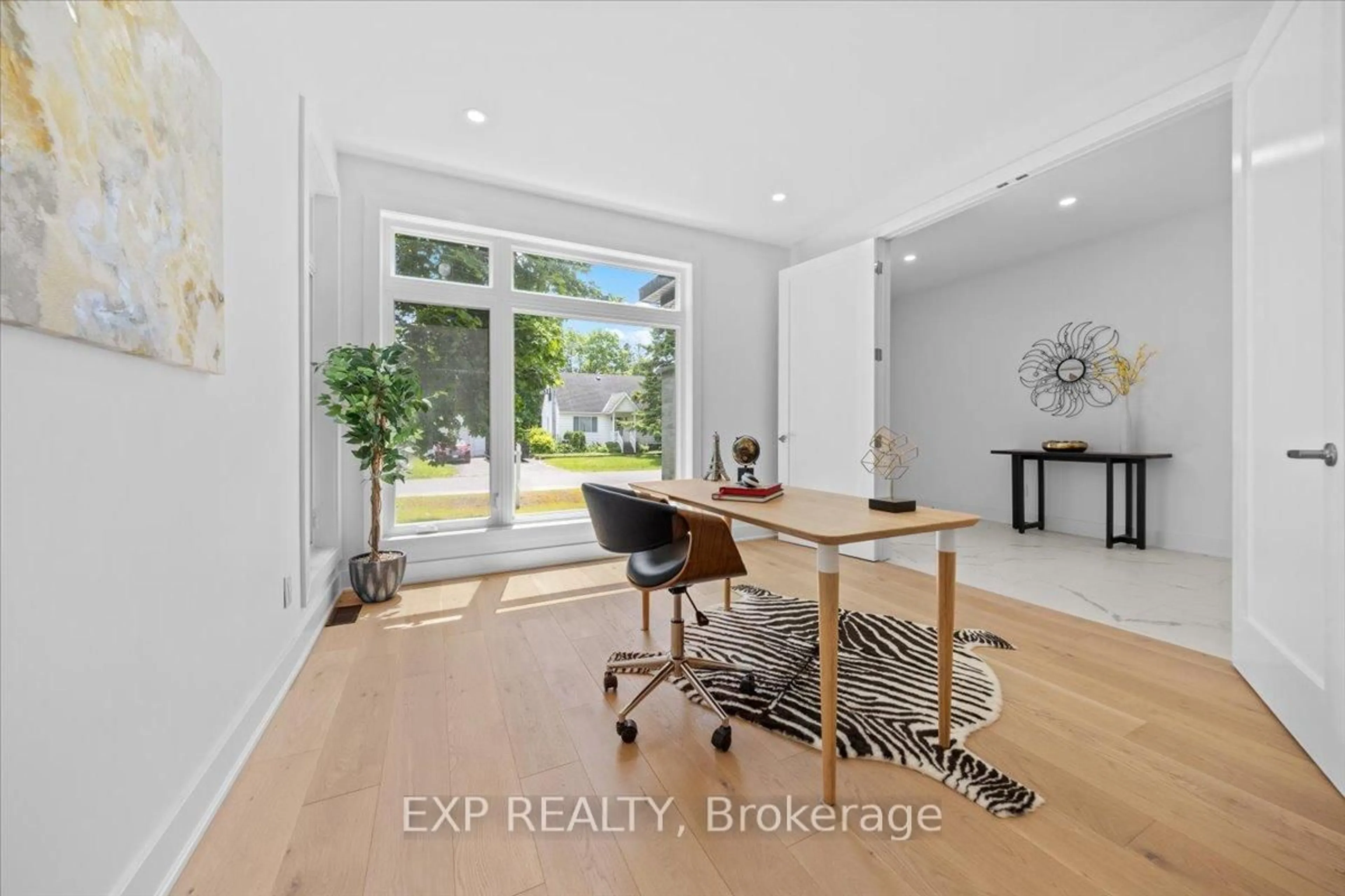 Indoor entryway for 43 St. Claire Ave, Ottawa Ontario K2G 2A1
