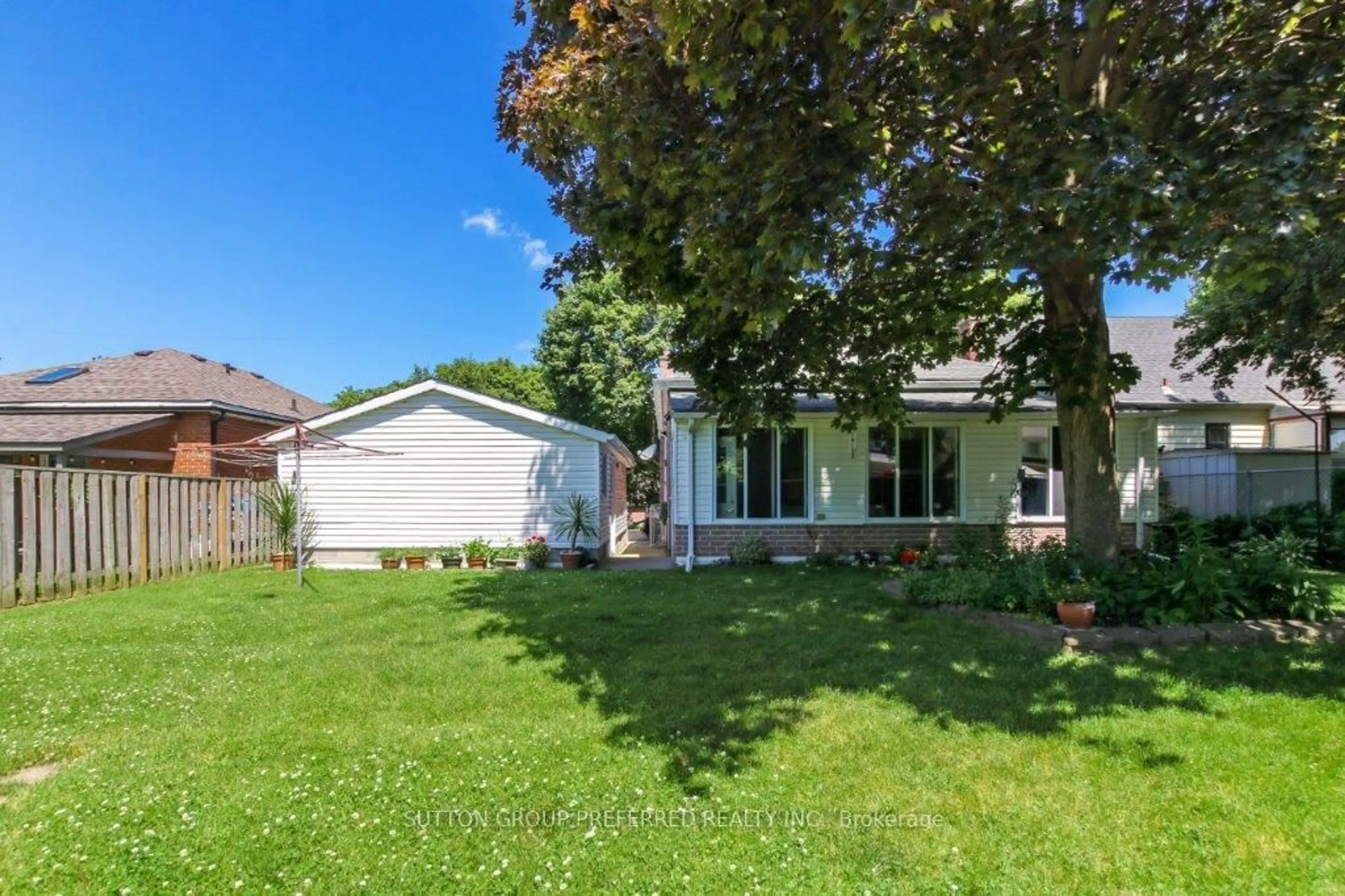 A pic from outside/outdoor area/front of a property/back of a property/a pic from drone, street for 695 Ecclestone St, London East Ontario N5Y 3Z8