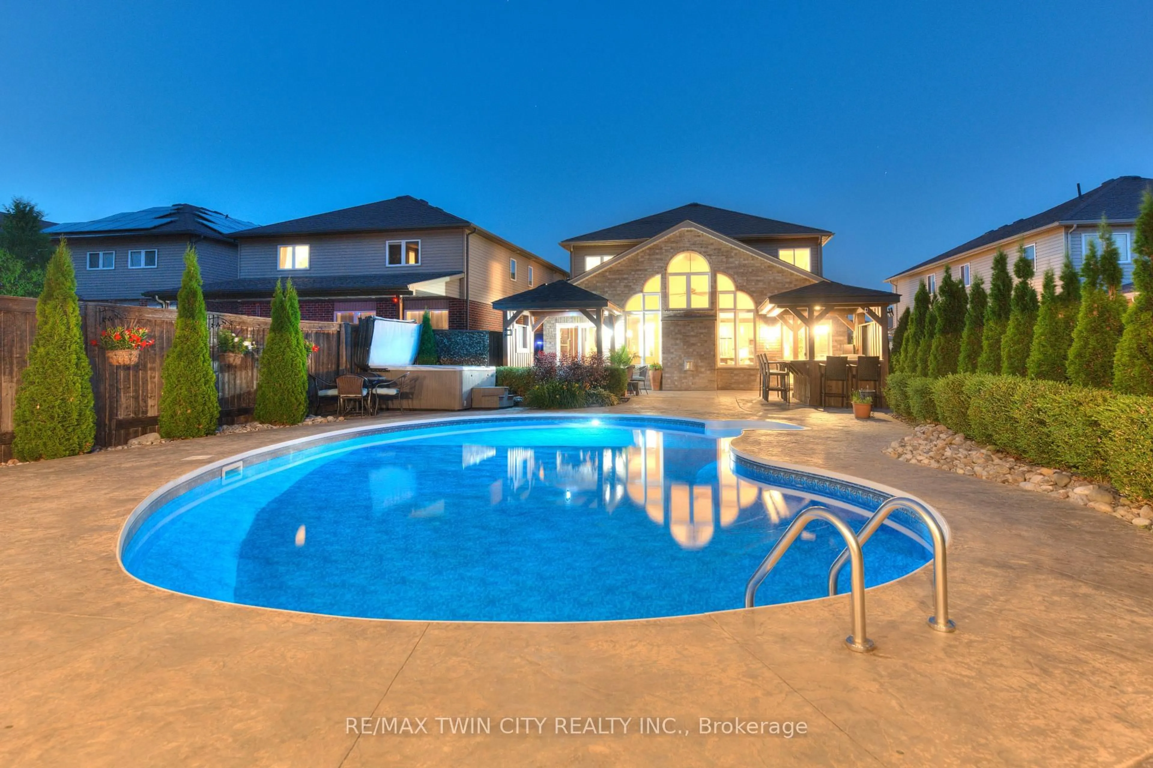 Pool for 493 Zeller Dr, Kitchener Ontario N2A 4M4