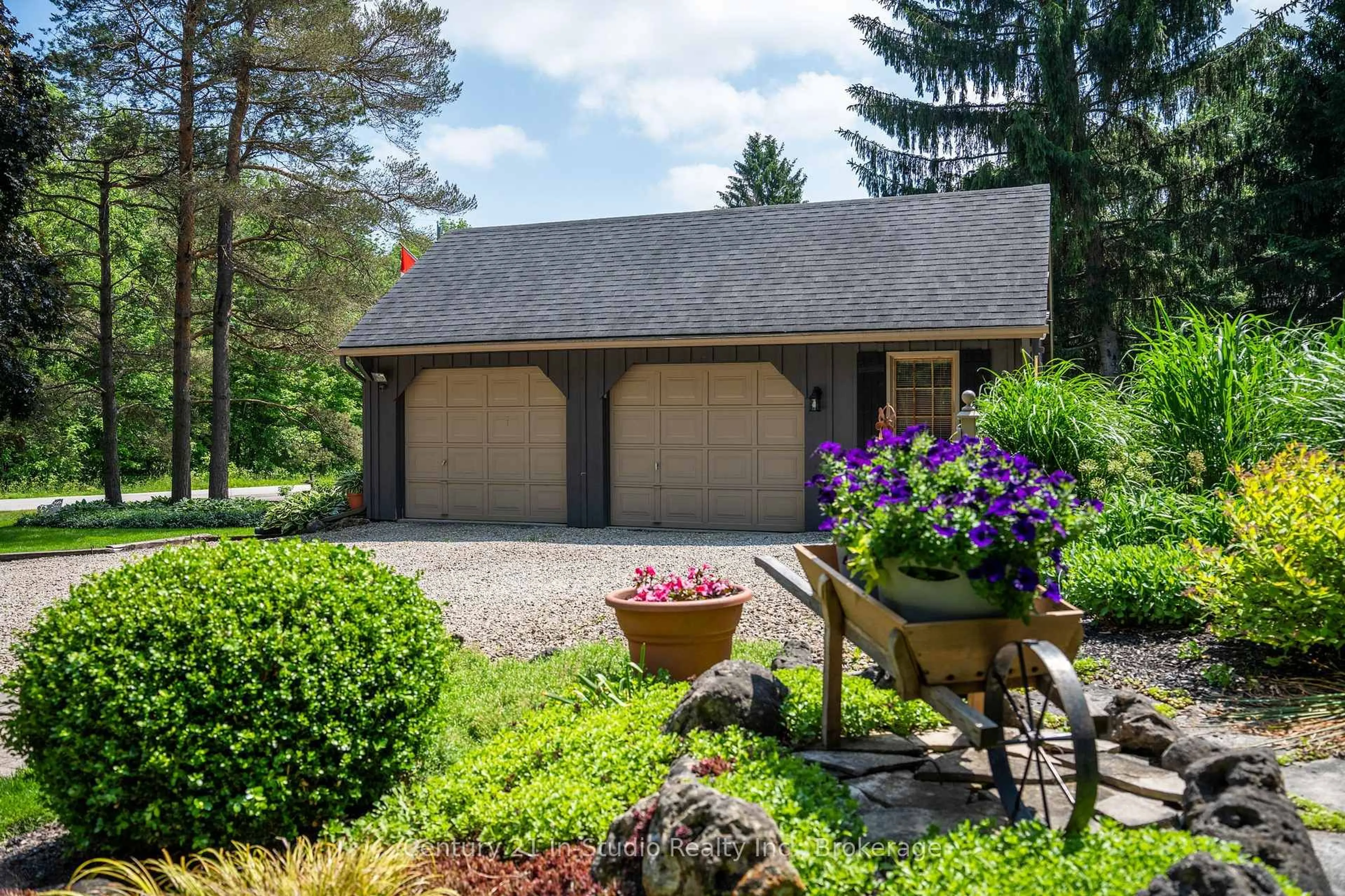 Indoor garage for 2268 8th Ave, Georgian Bluffs Ontario N4K 5M8