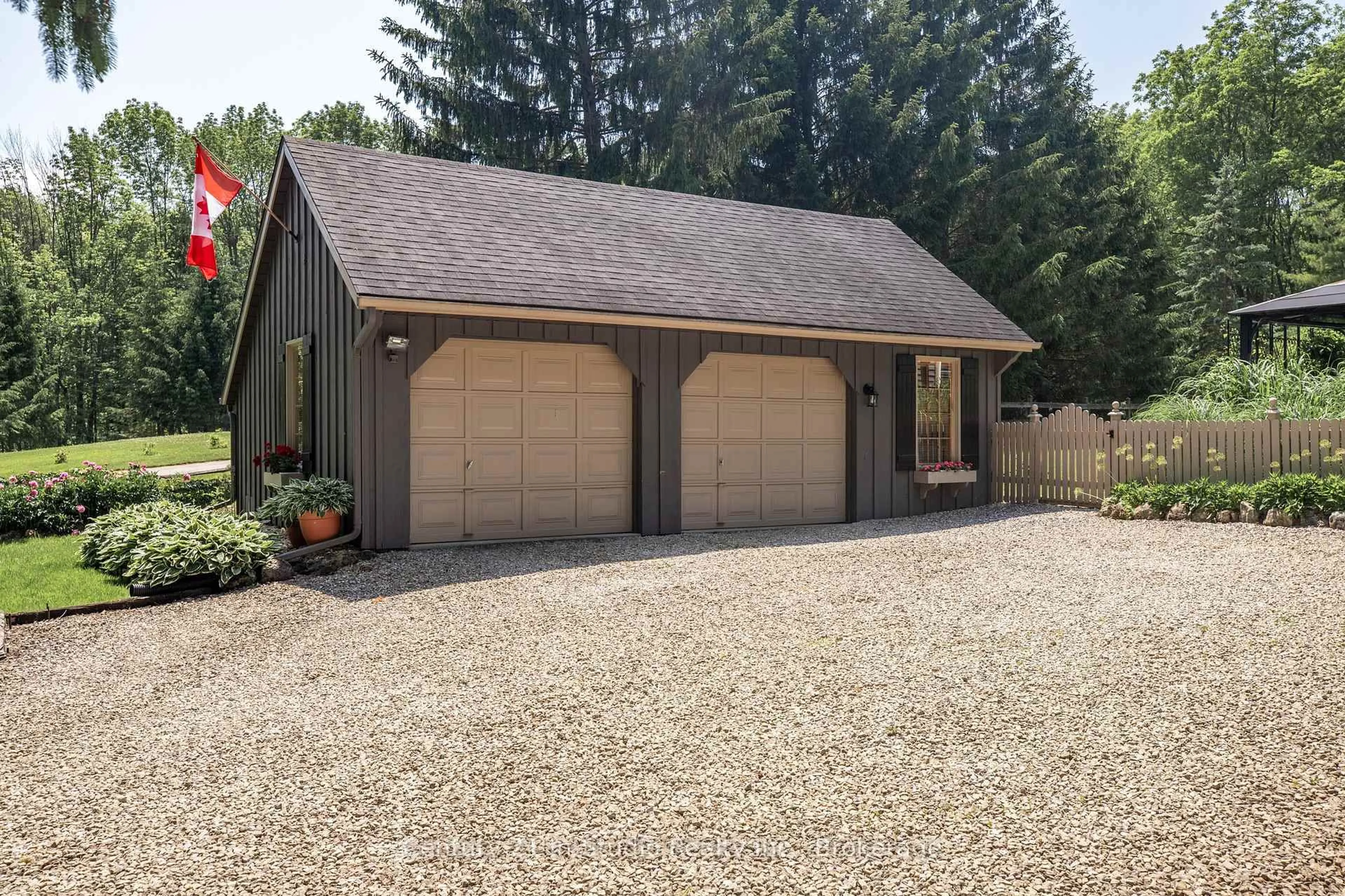 Indoor garage for 2268 8th Ave, Georgian Bluffs Ontario N4K 5M8