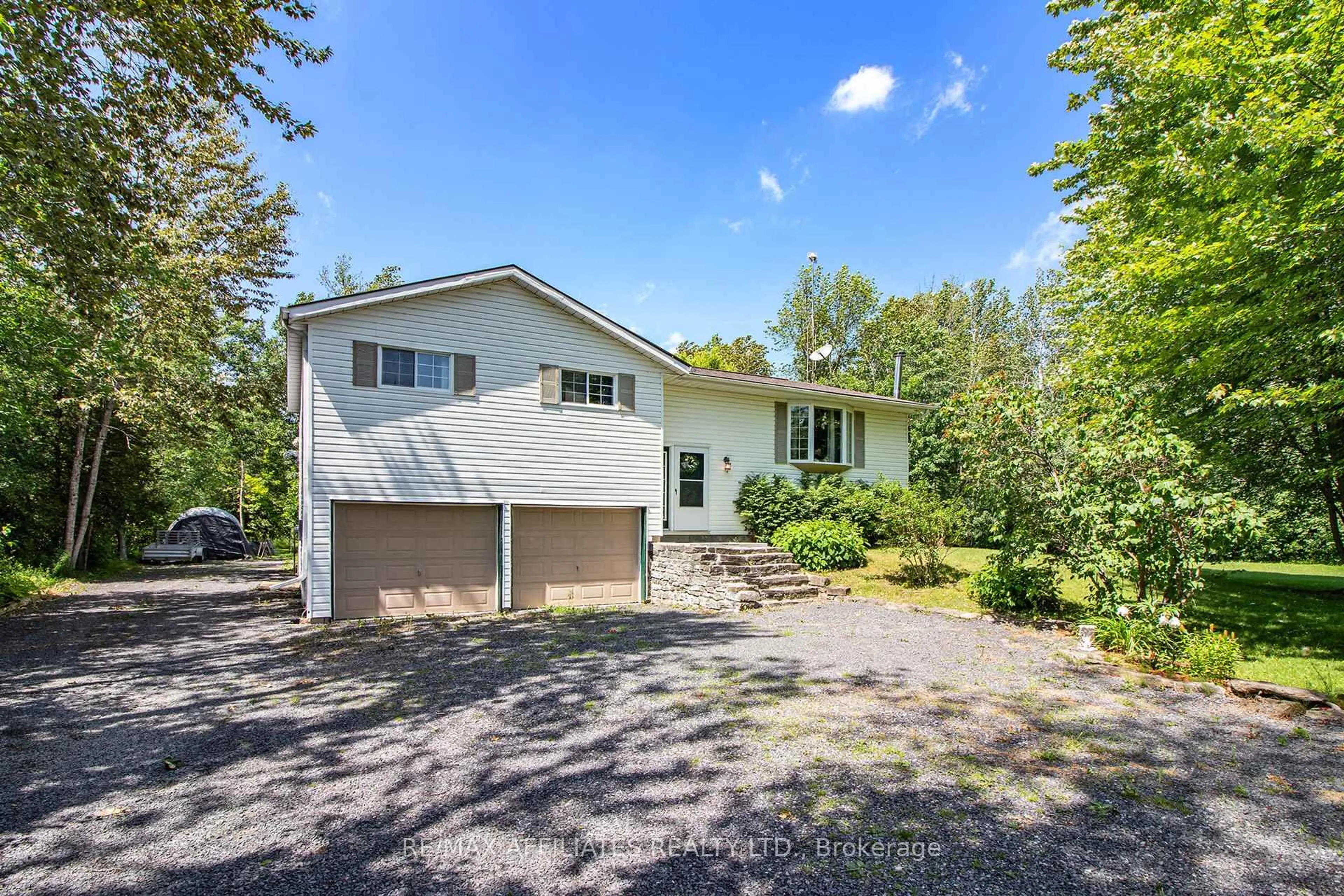 A pic from outside/outdoor area/front of a property/back of a property/a pic from drone, unknown for 9674 Hall Rd, Augusta Ontario K0G 1R0