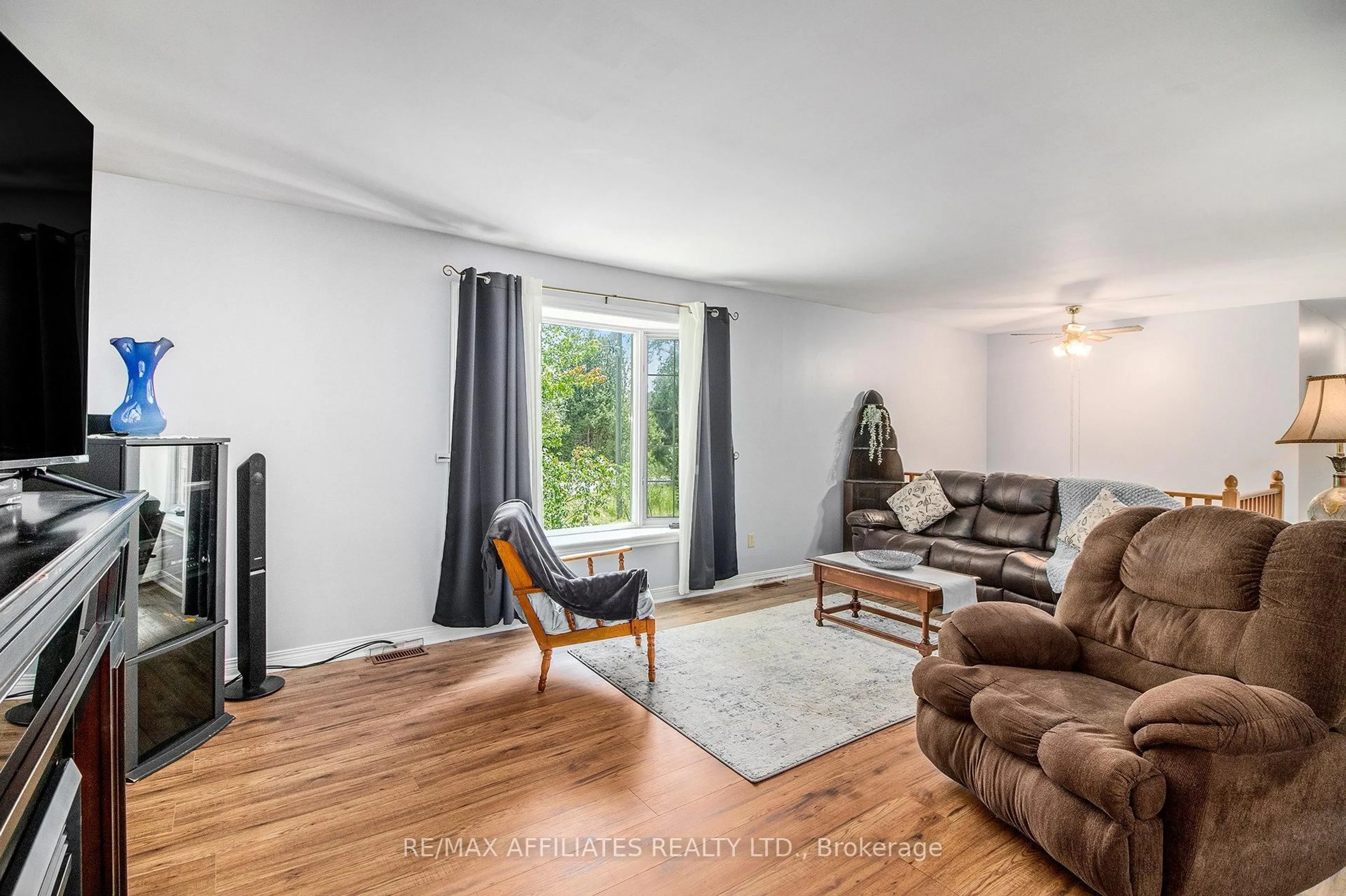 Living room with furniture, unknown for 9674 Hall Rd, Augusta Ontario K0G 1R0