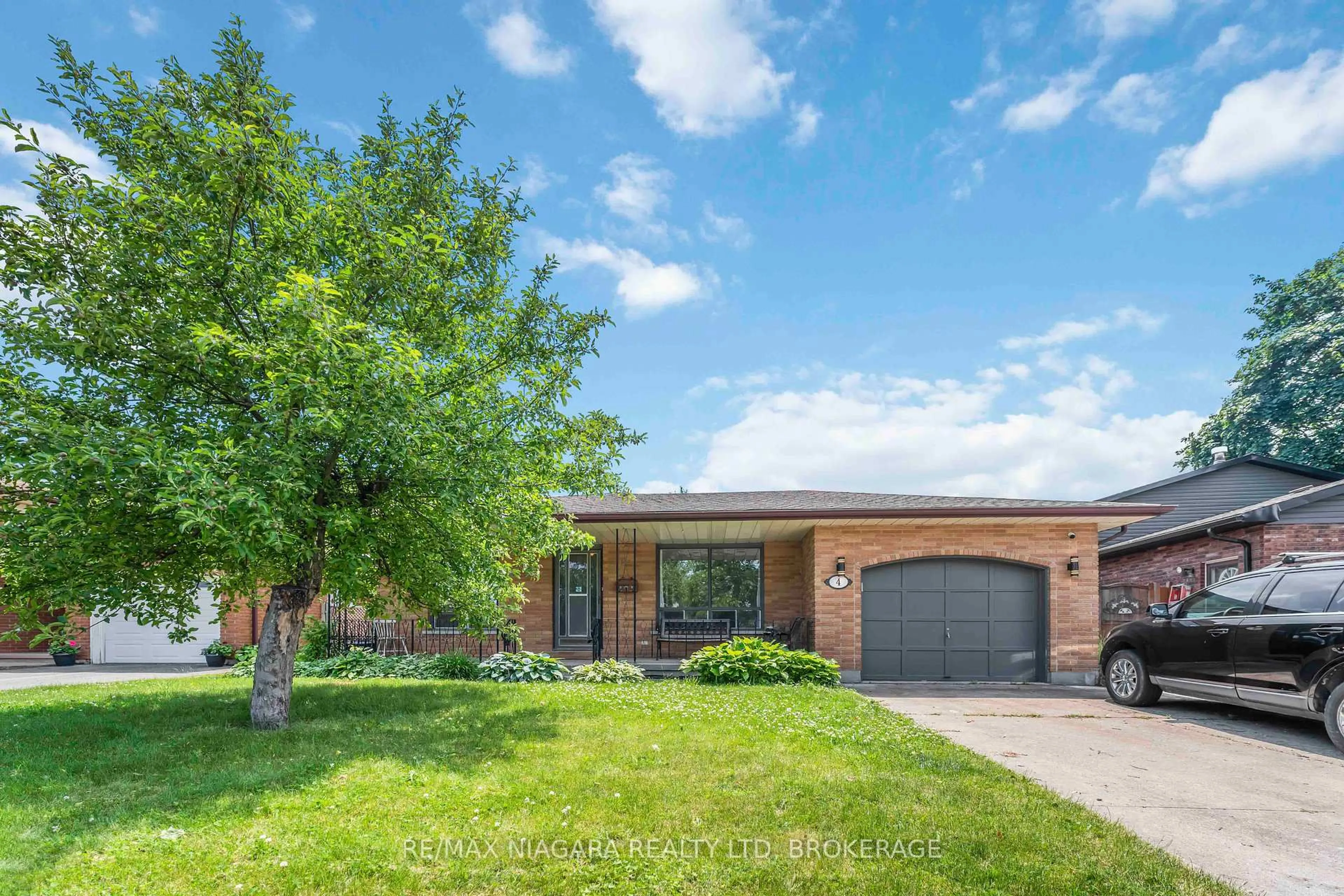 Home with brick exterior material, street for 4 Charleen Circ, St. Catharines Ontario L2M 7G6