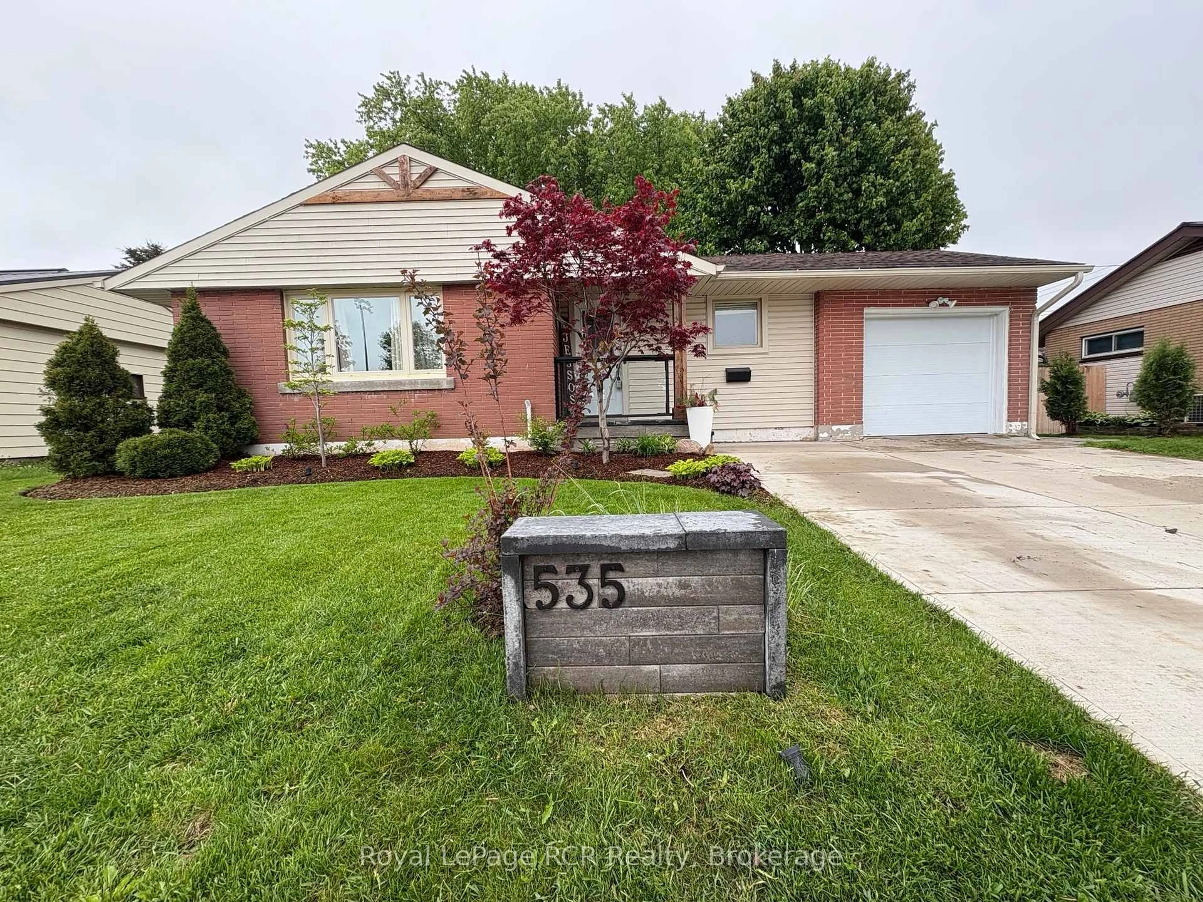Home with brick exterior material, street for 535 13th St, Hanover Ontario N4N 1Y5