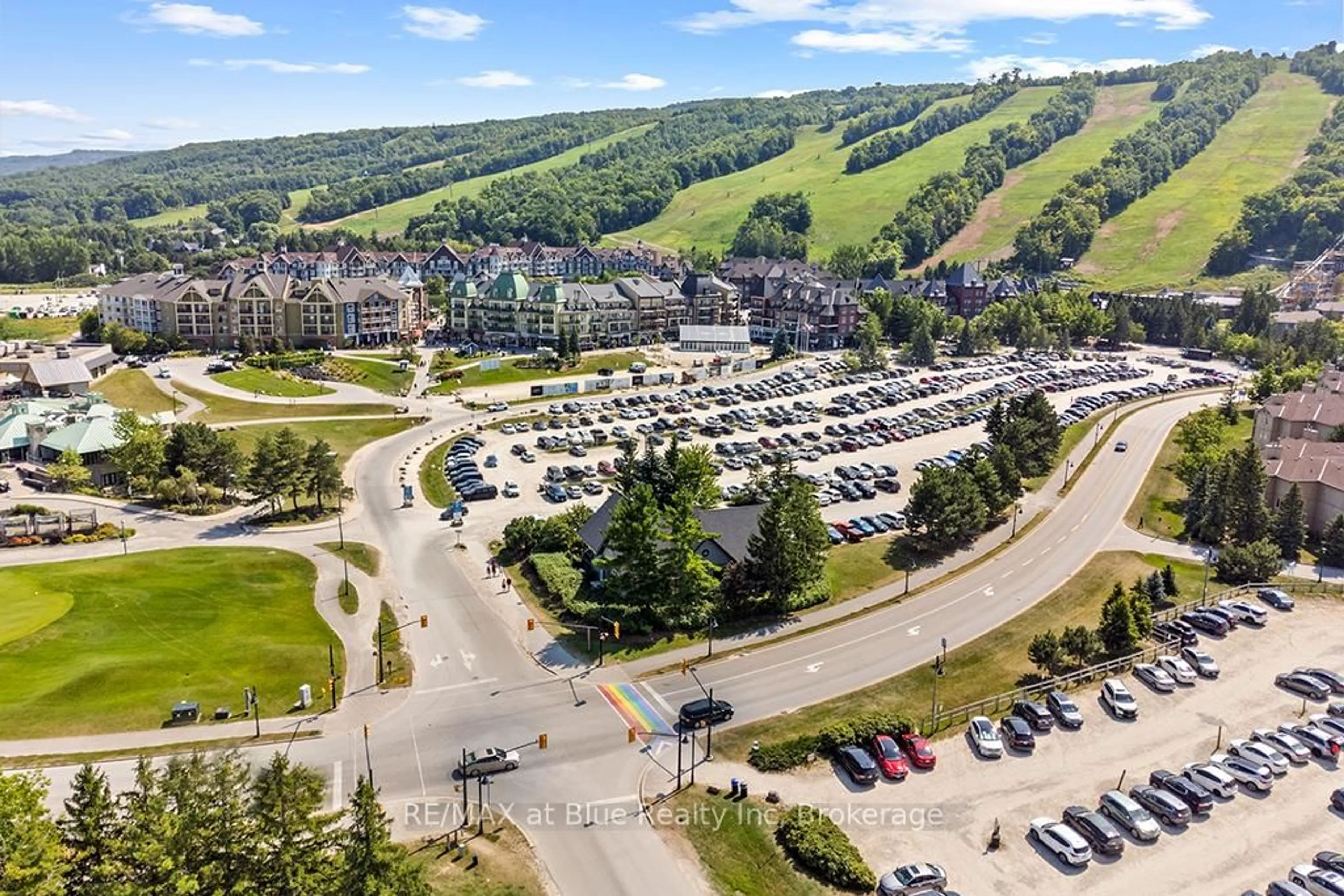 A pic from outside/outdoor area/front of a property/back of a property/a pic from drone, mountain view for 156 Jozo Weider Blvd #174, Blue Mountains Ontario L9Y 0V2