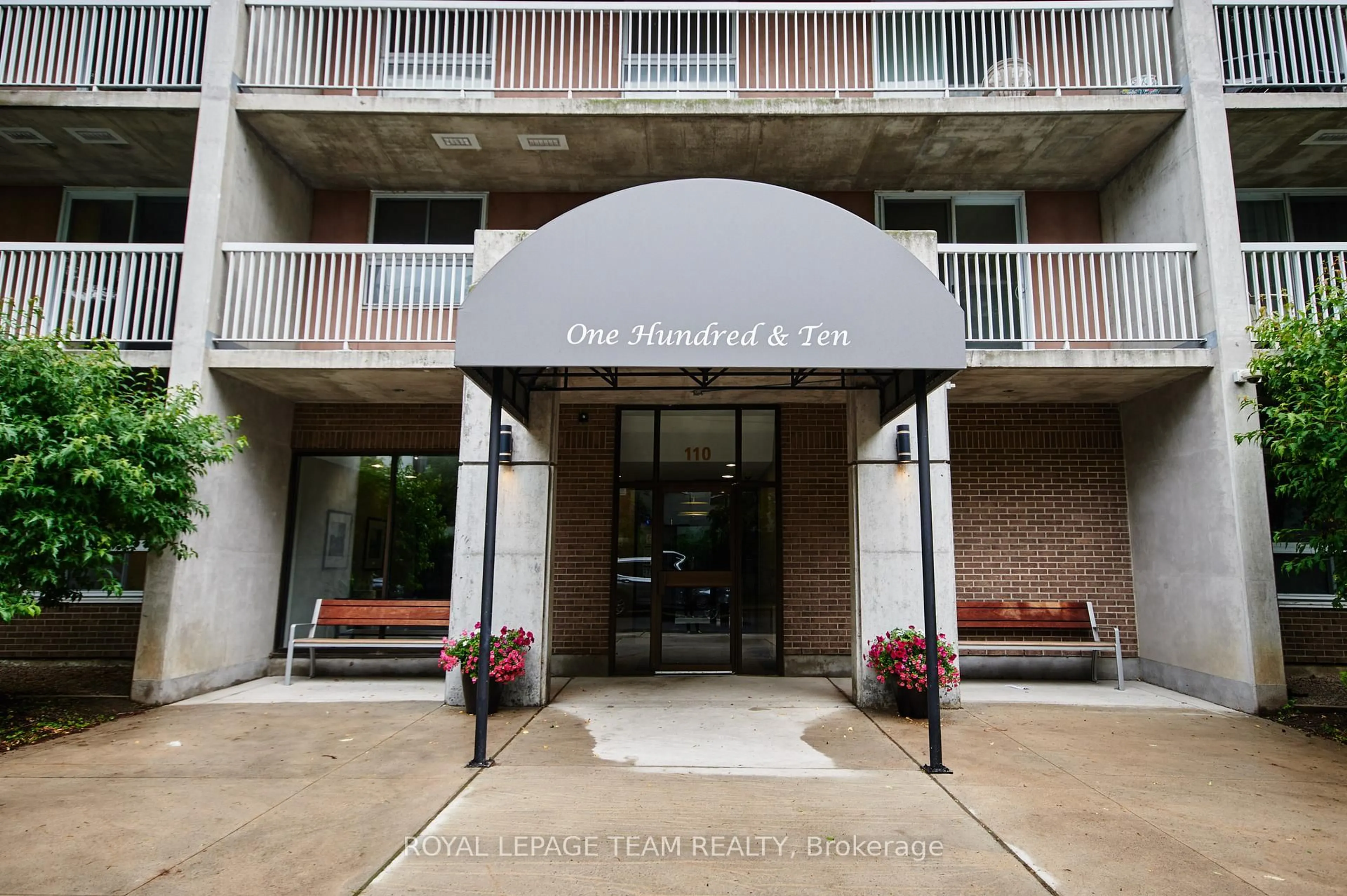 Indoor foyer for 110 Forward Ave #1010, Ottawa Ontario K1Y 4S9