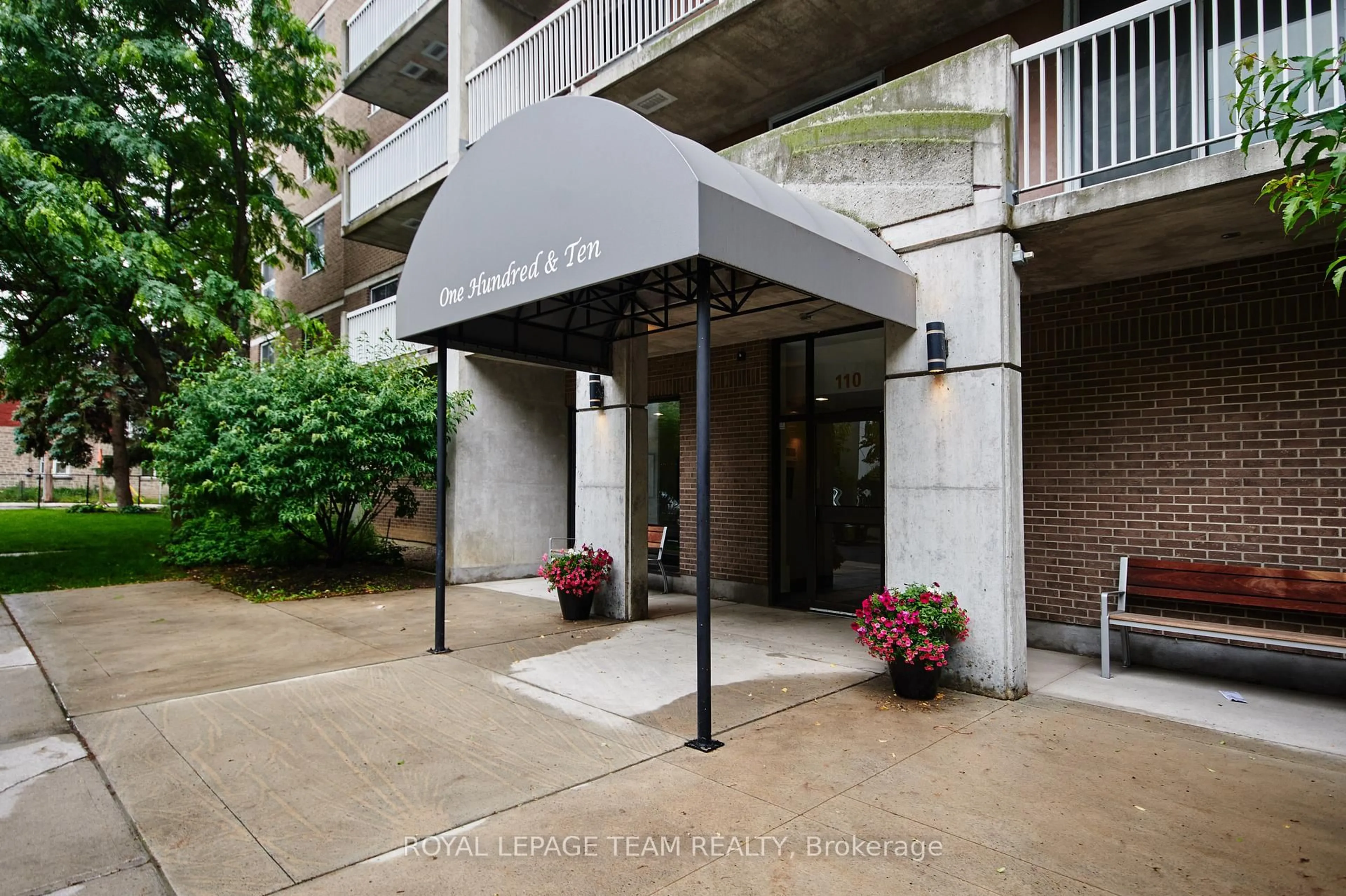 Indoor foyer for 110 Forward Ave #1010, Ottawa Ontario K1Y 4S9
