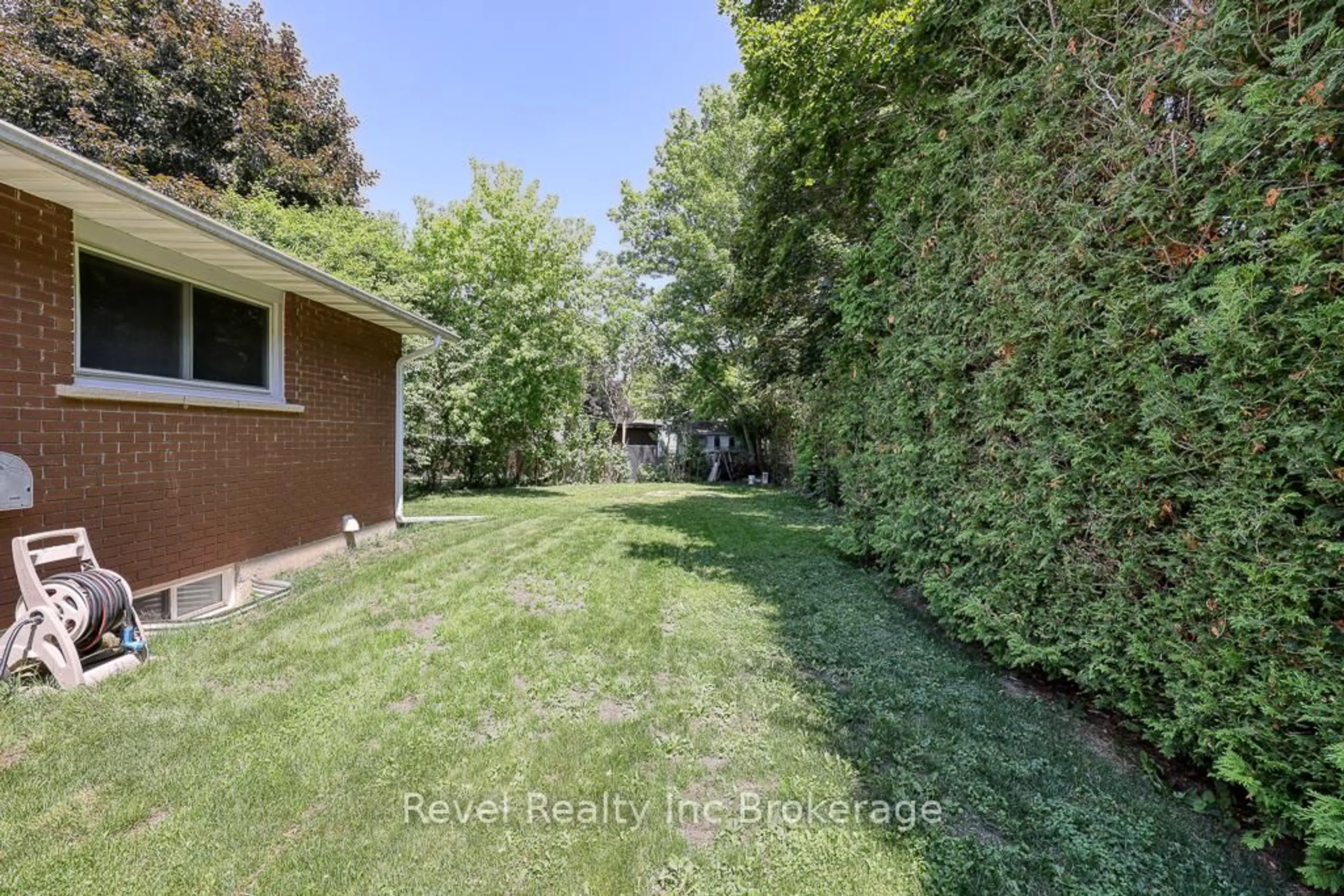 Patio, forest/trees view for 2 Richards Crt, Tillsonburg Ontario N4G 2P5