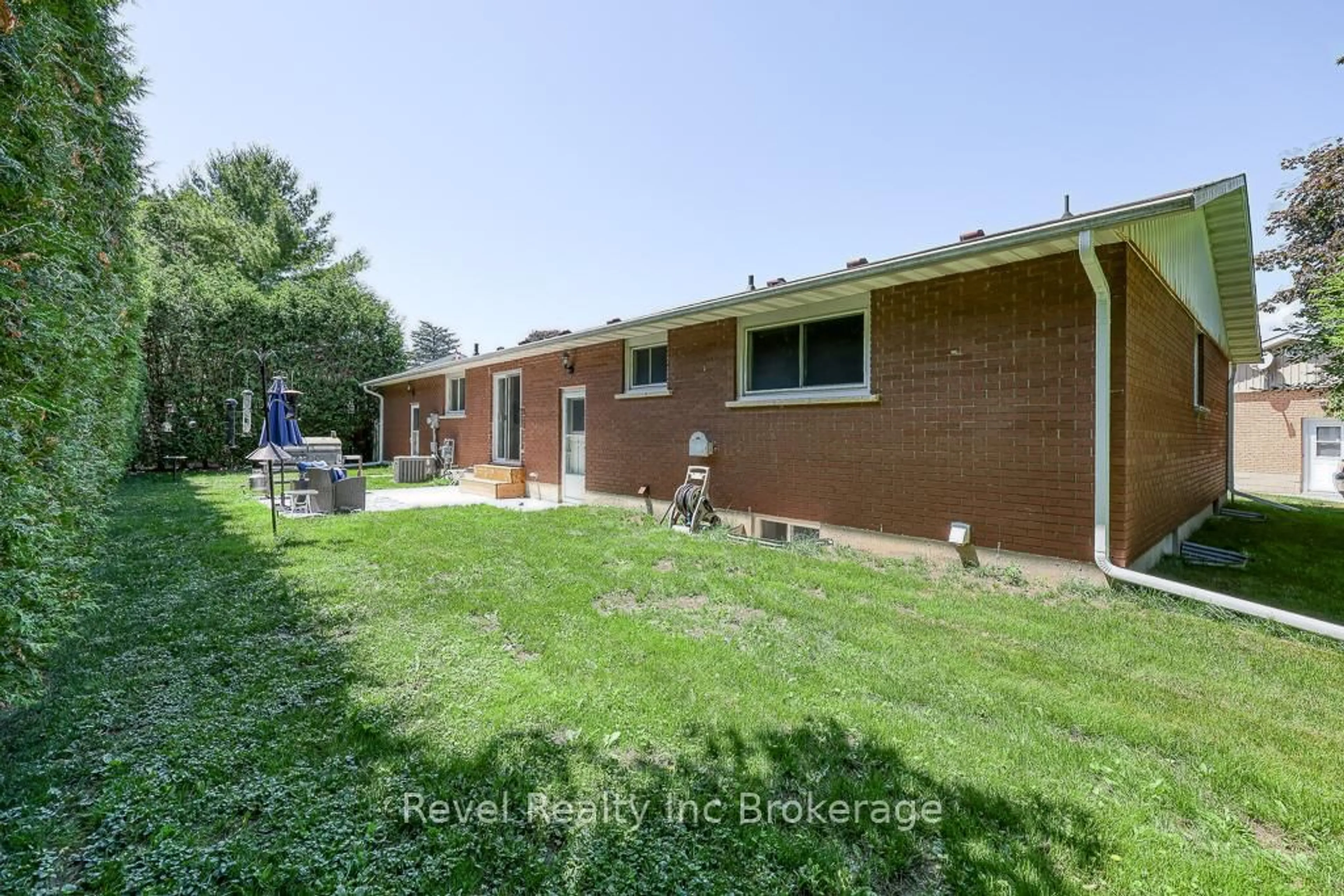 Unknown for 2 Richards Crt, Tillsonburg Ontario N4G 2P5