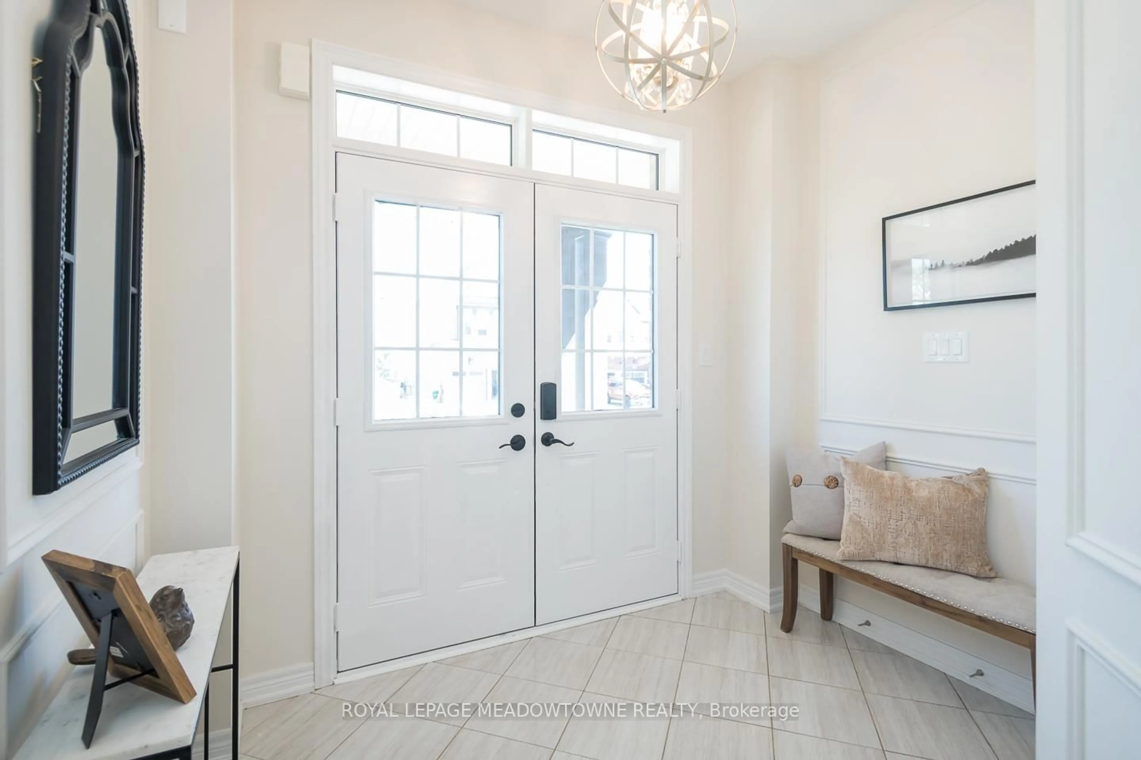 Indoor entryway for 164 Drexler Ave, Guelph/Eramosa Ontario N0B 2K0