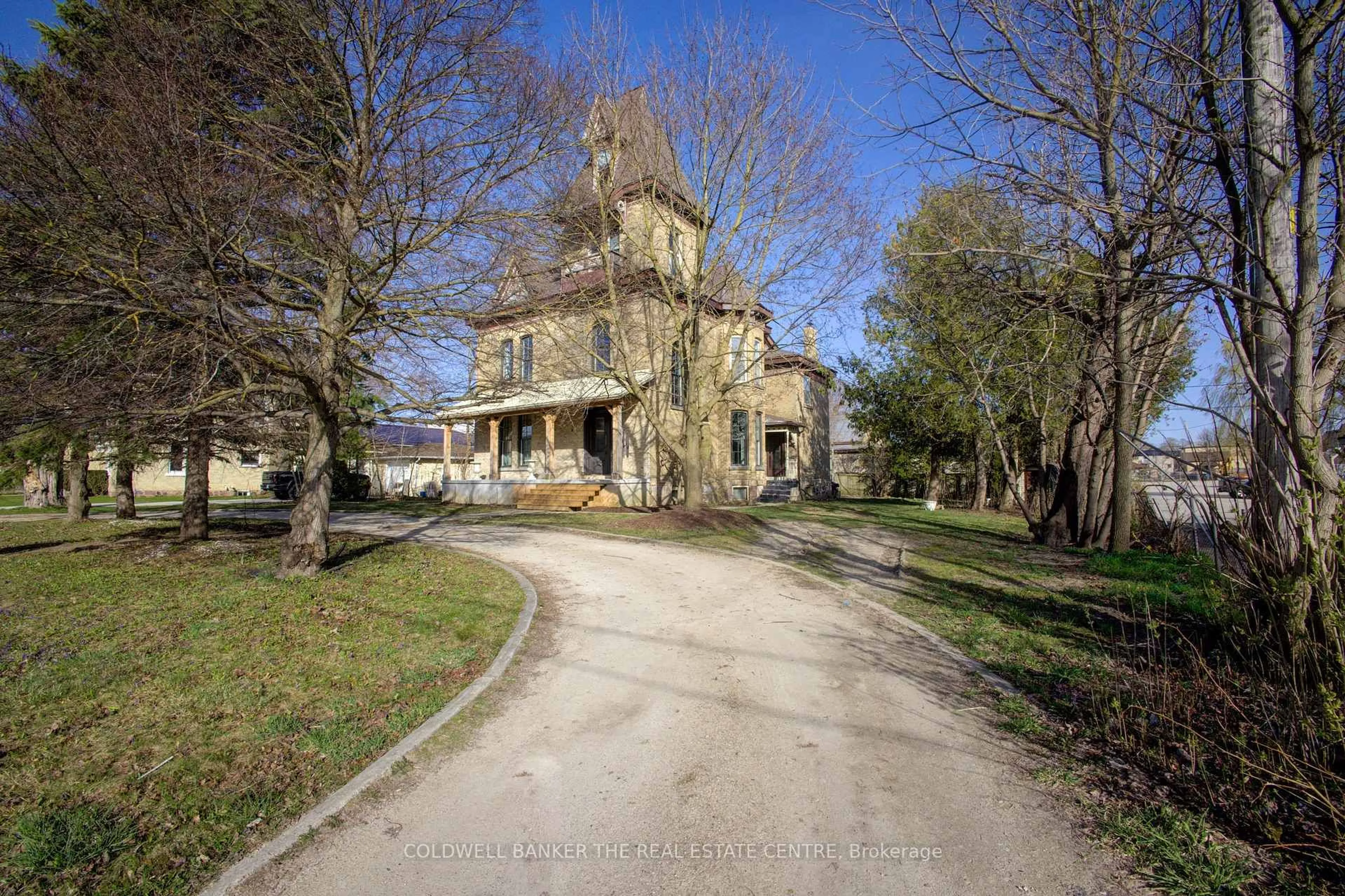 A pic from outside/outdoor area/front of a property/back of a property/a pic from drone, street for 150 WELLINGTON St, Wellington North Ontario N0G 2L2