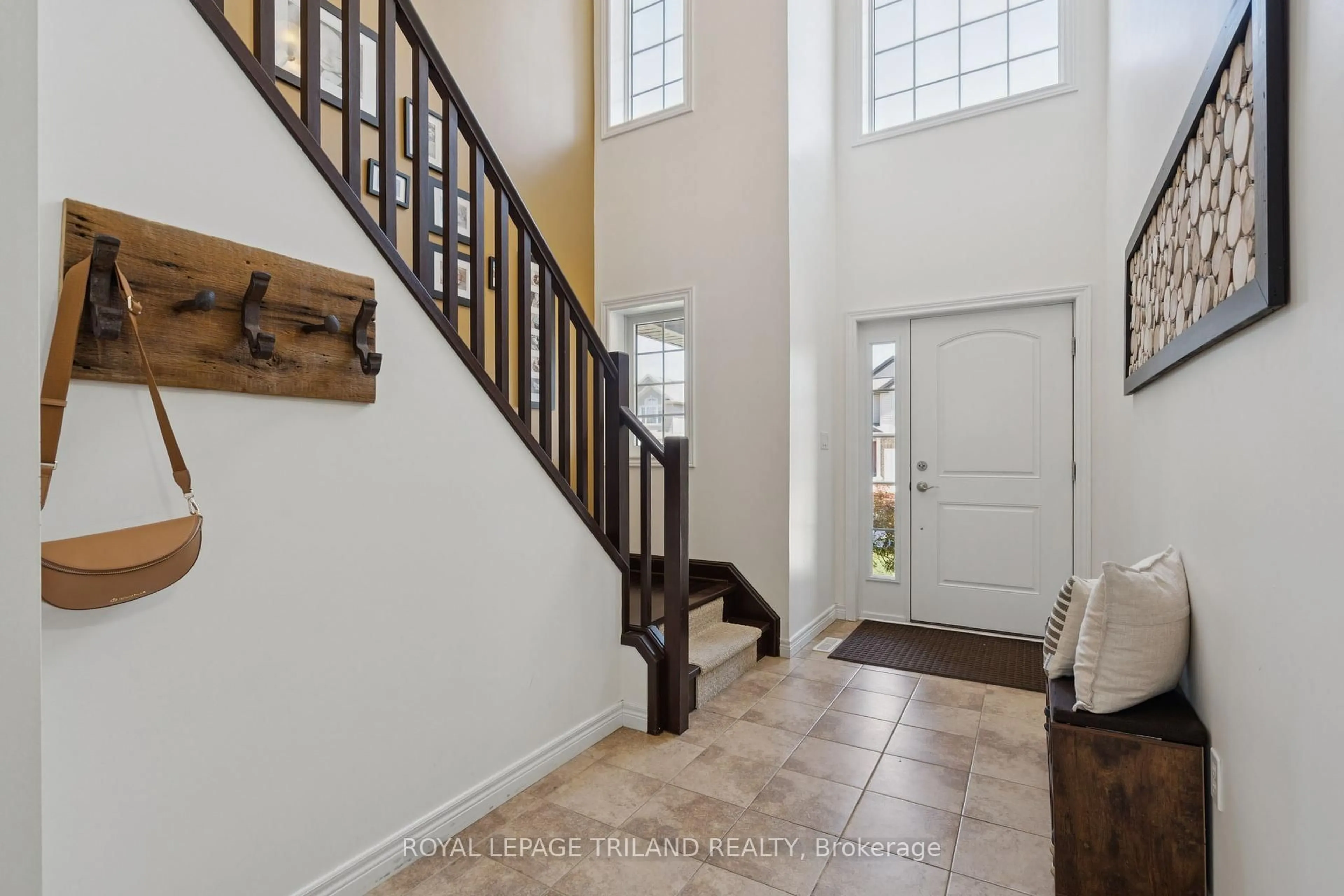 Indoor entryway for 1843 Reilly Walk, London North Ontario N5X 0C8