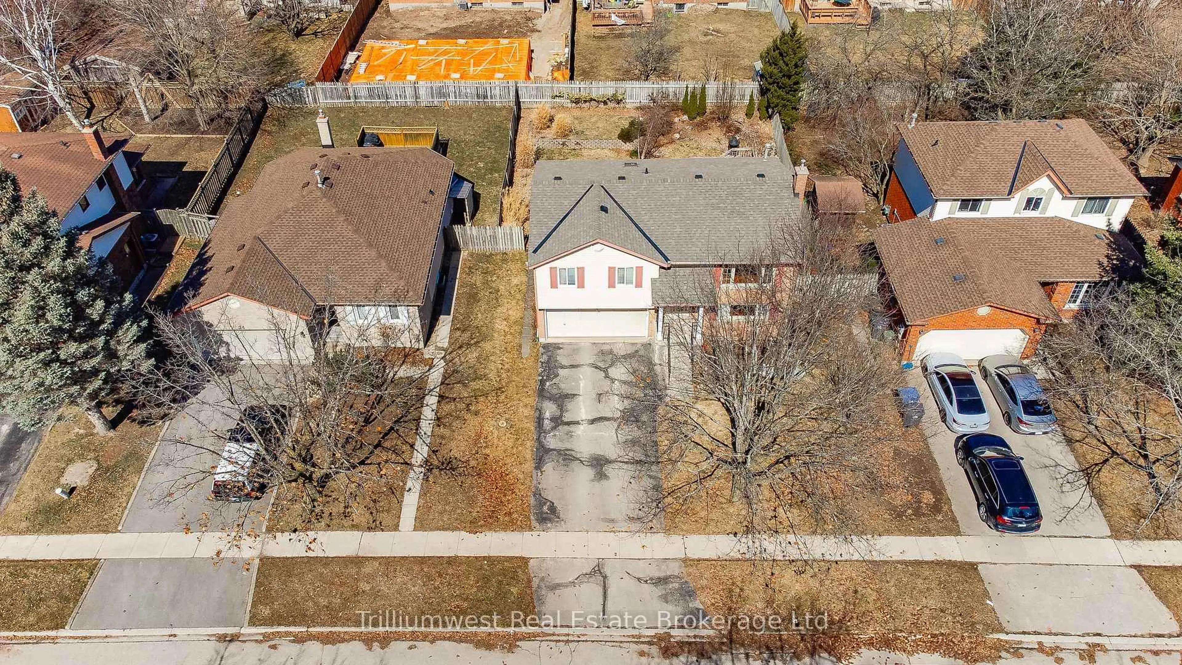 A pic from outside/outdoor area/front of a property/back of a property/a pic from drone, street for 26 Brazolot Dr, Guelph Ontario N1G 4K8