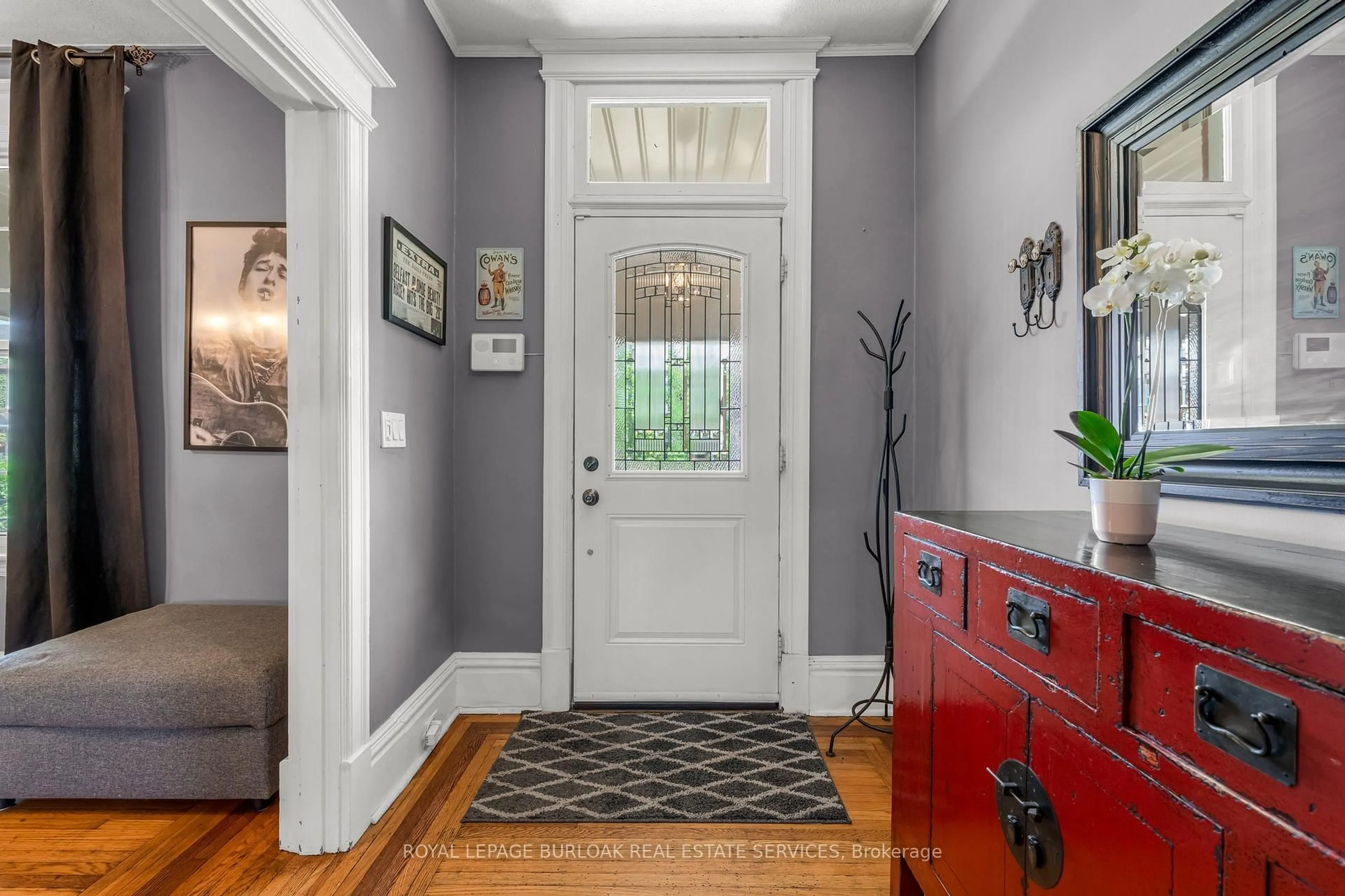 Indoor entryway for 187 Victoria Ave, Hamilton Ontario L8L 5E9