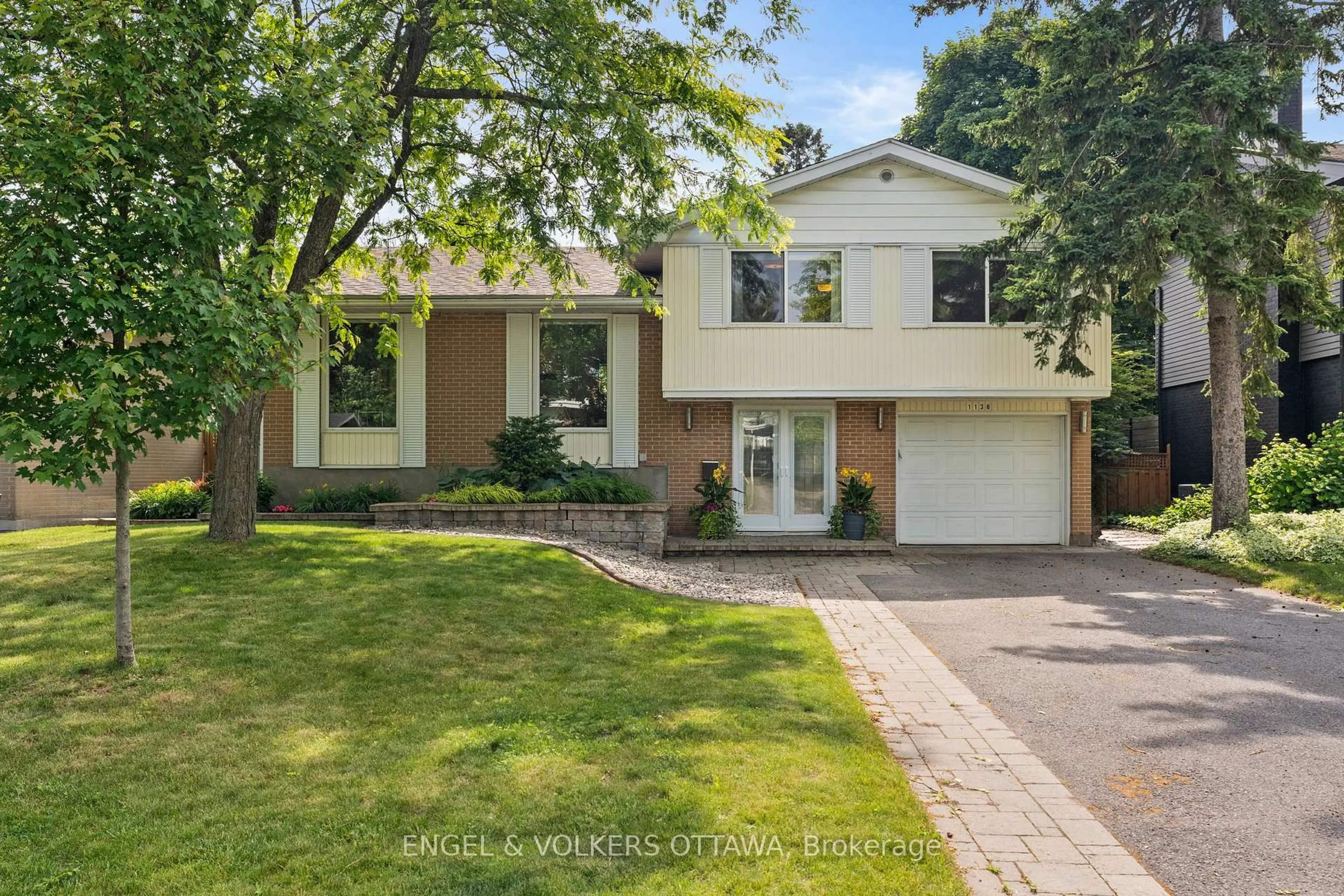 Home with brick exterior material, street for 1138 Cameo Dr, Ottawa Ontario K2C 1Y7