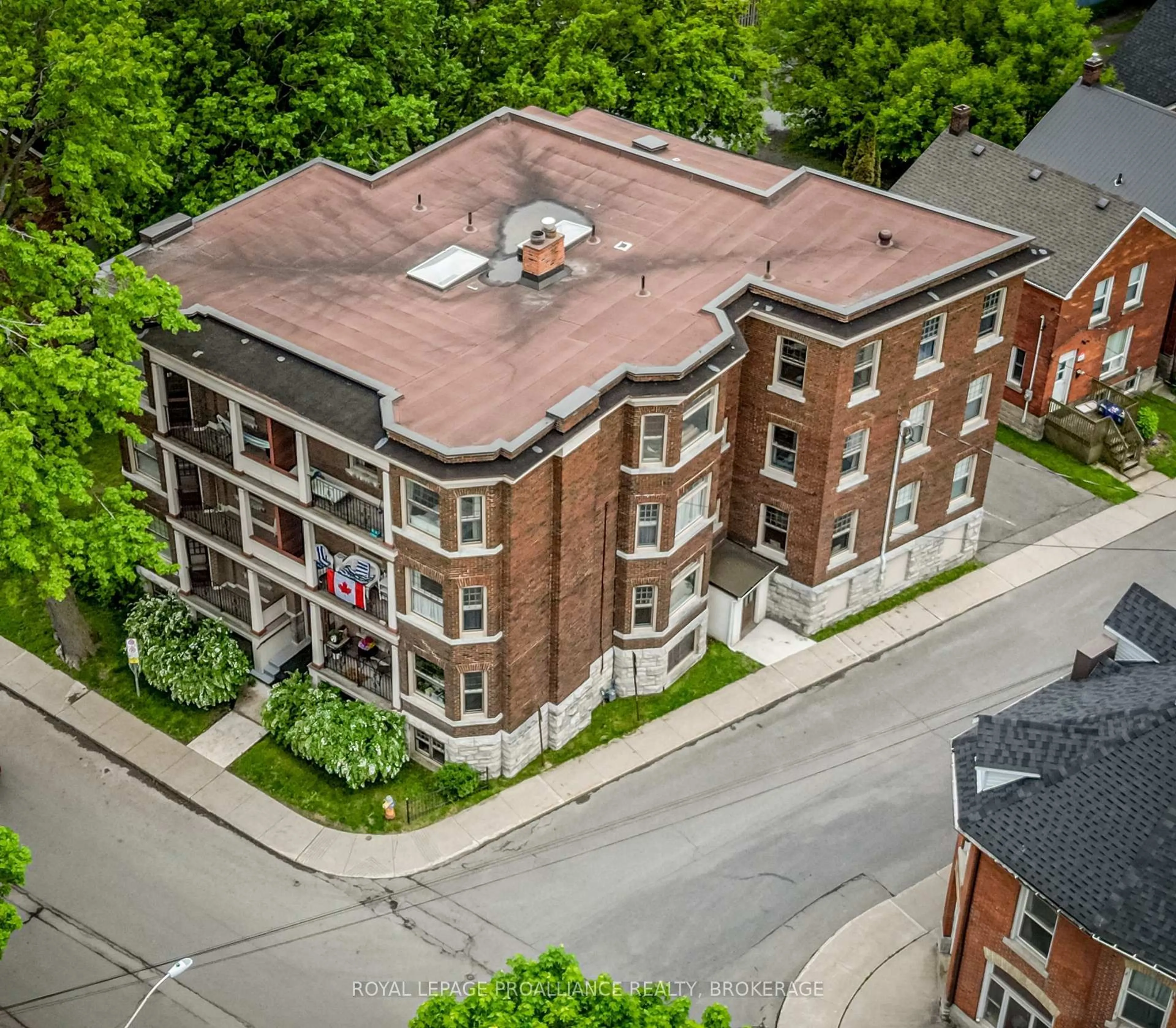 A pic from outside/outdoor area/front of a property/back of a property/a pic from drone, building for 244 Barrie St #2, Kingston Ontario K7L 3K5