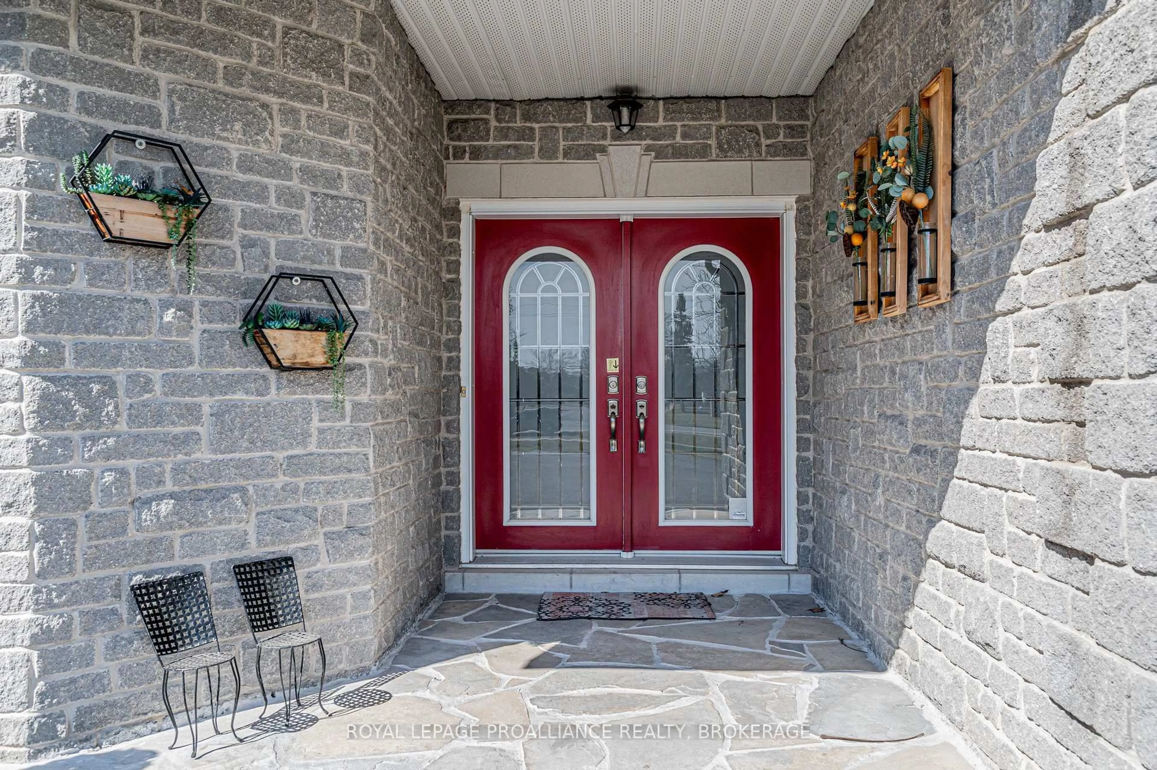 Indoor entryway for 782 Front Rd, Kingston Ontario K7M 4L9