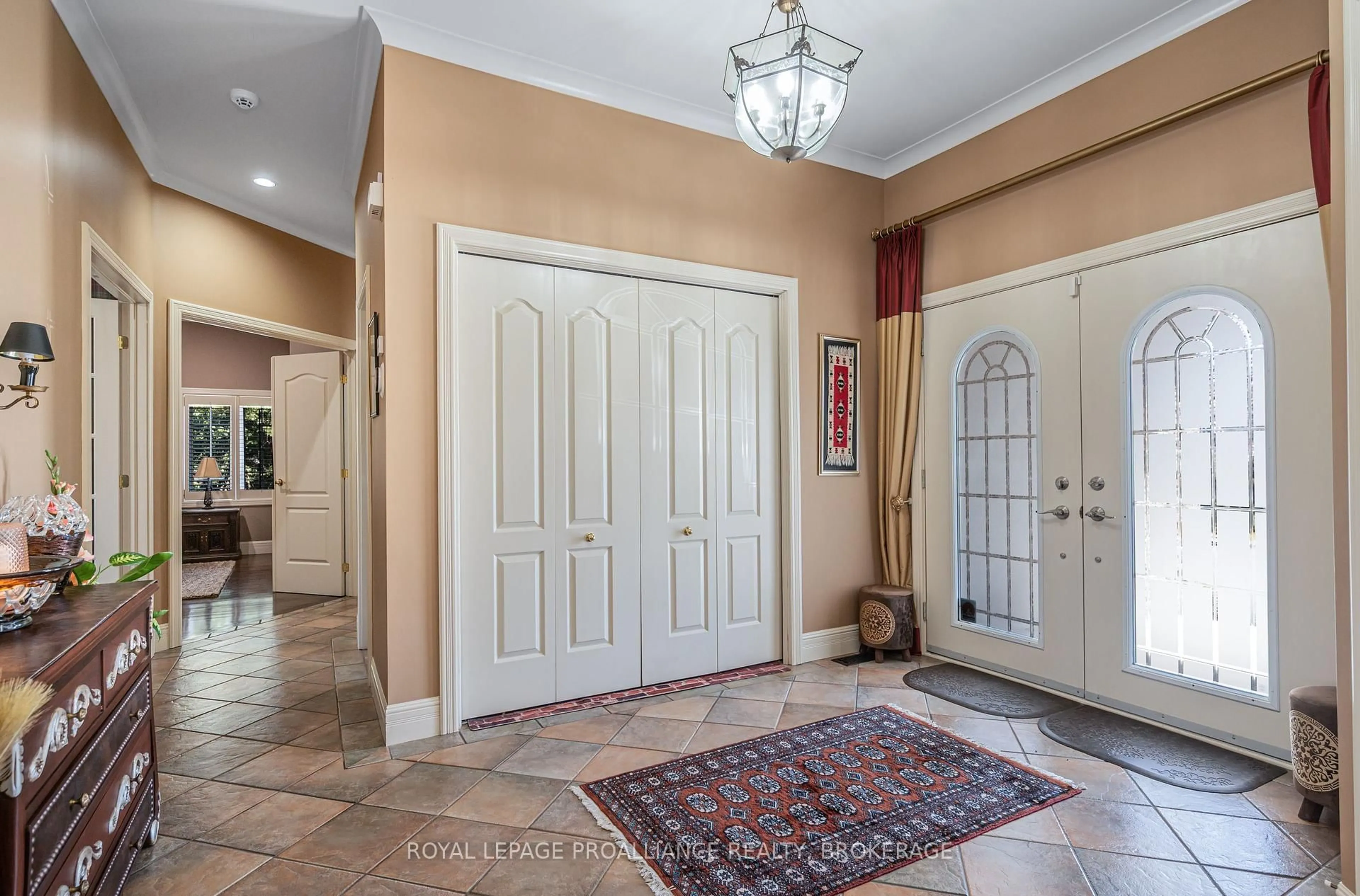 Indoor entryway for 782 Front Rd, Kingston Ontario K7M 4L9